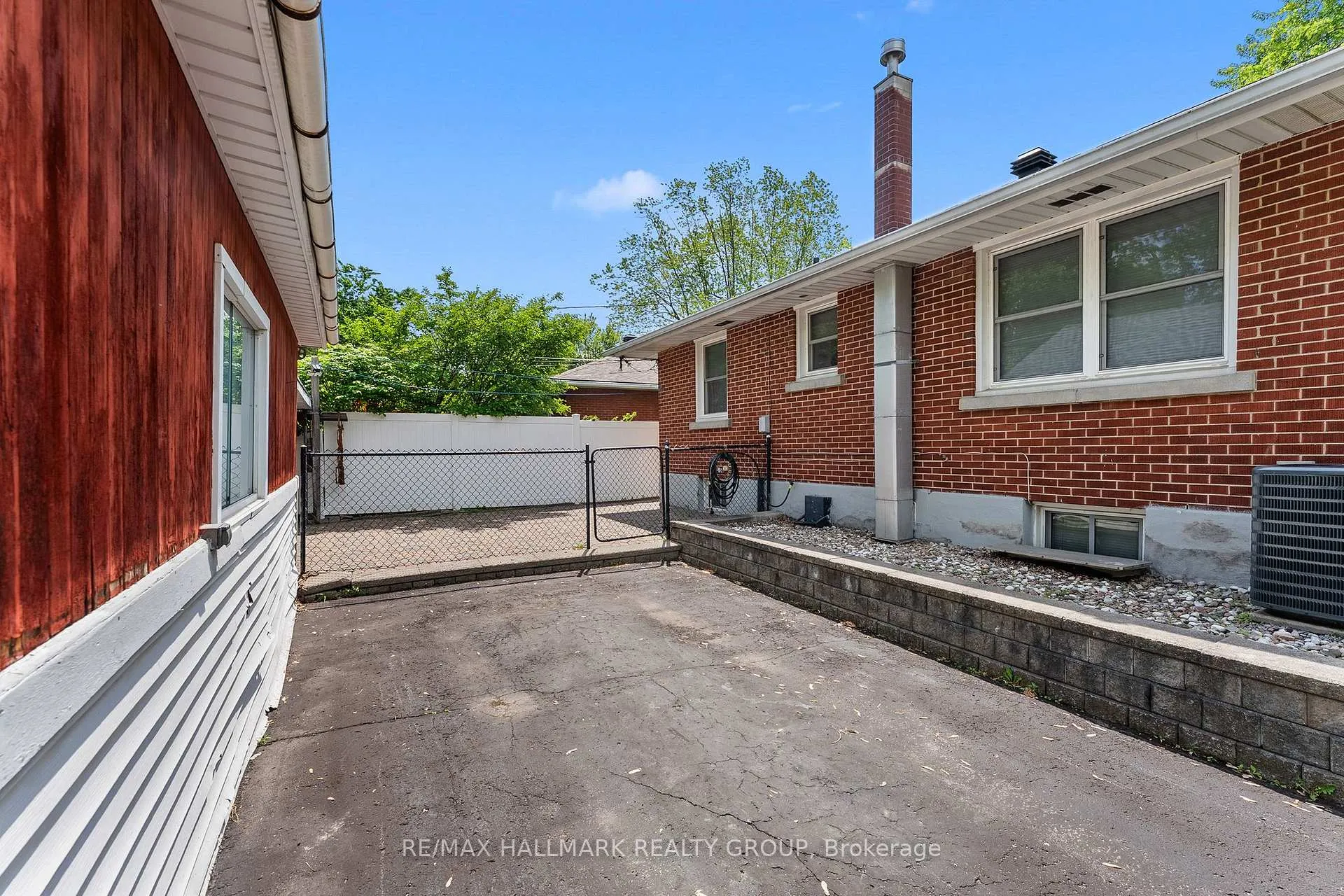 Photo 8 of 2075 Neepawa Avenue, Ottawa, Carlingwood — HOMEH