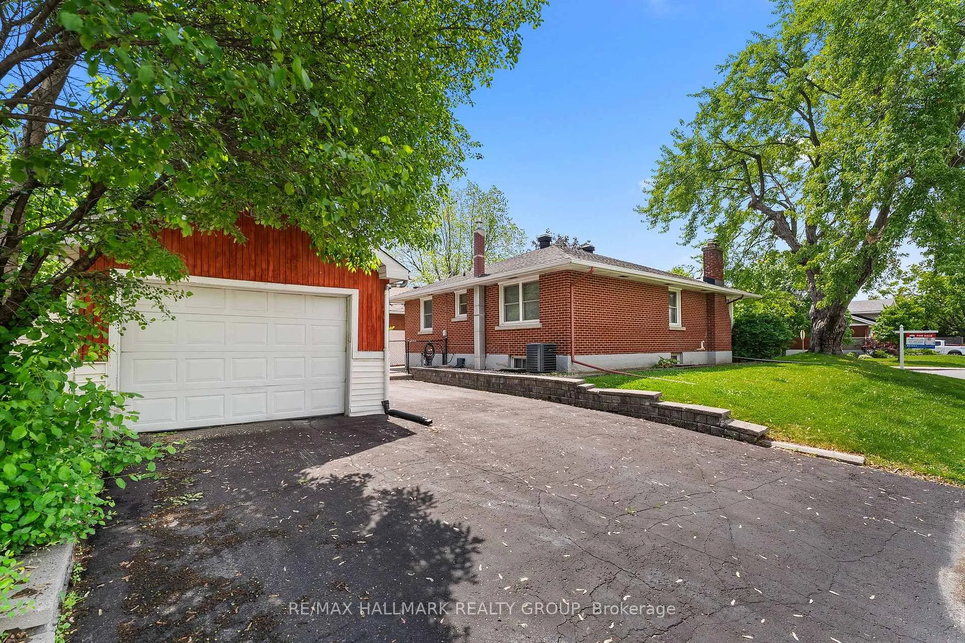 Photo 11 of 2075 Neepawa Avenue, Ottawa, Carlingwood — HOMEH