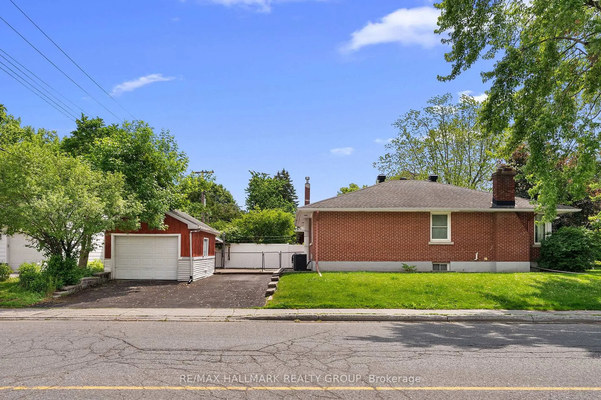 Photo 14 of 2075 Neepawa Avenue, Ottawa, Carlingwood — HOMEH