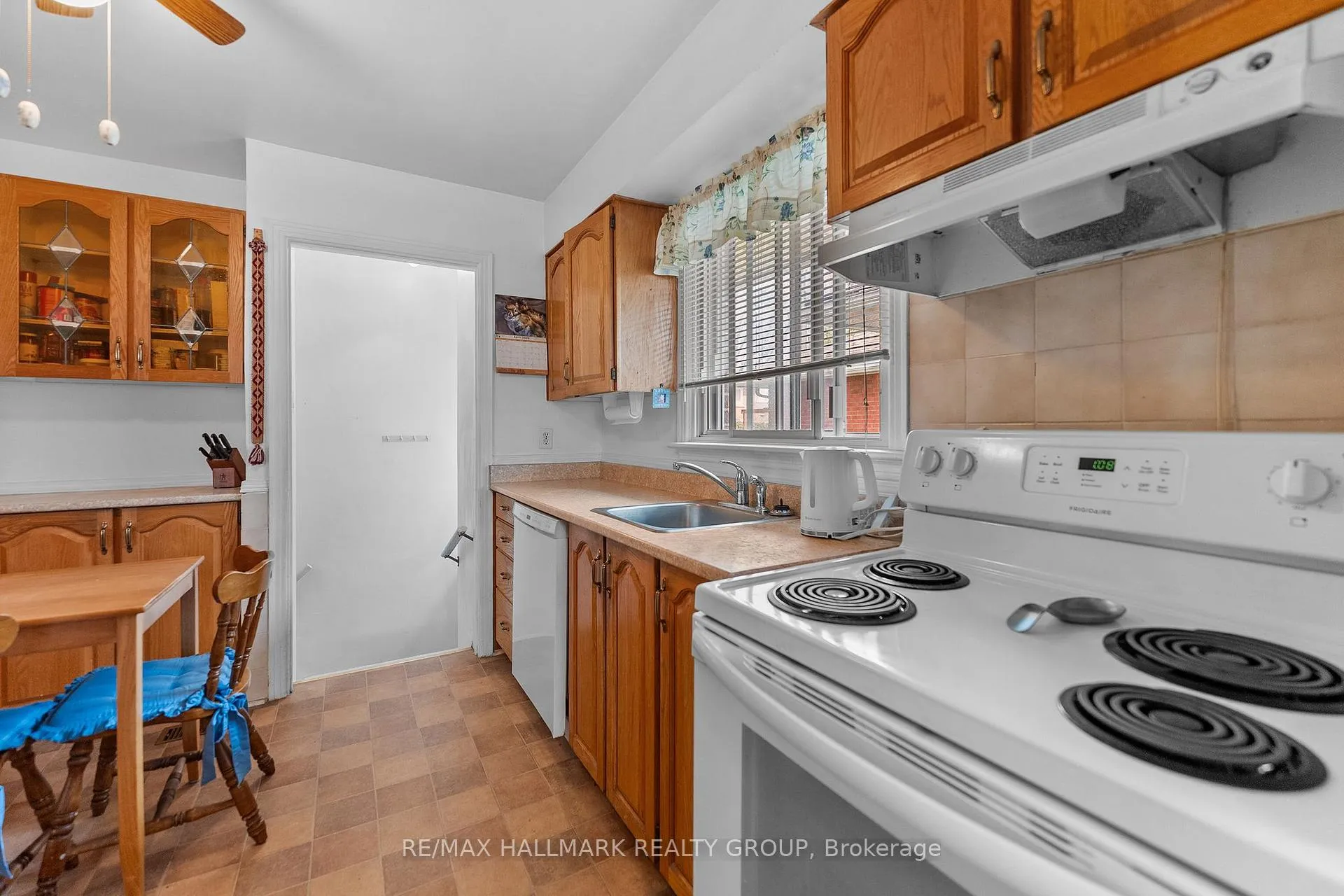 Photo 29 of 2075 Neepawa Avenue, Ottawa, Carlingwood — HOMEH