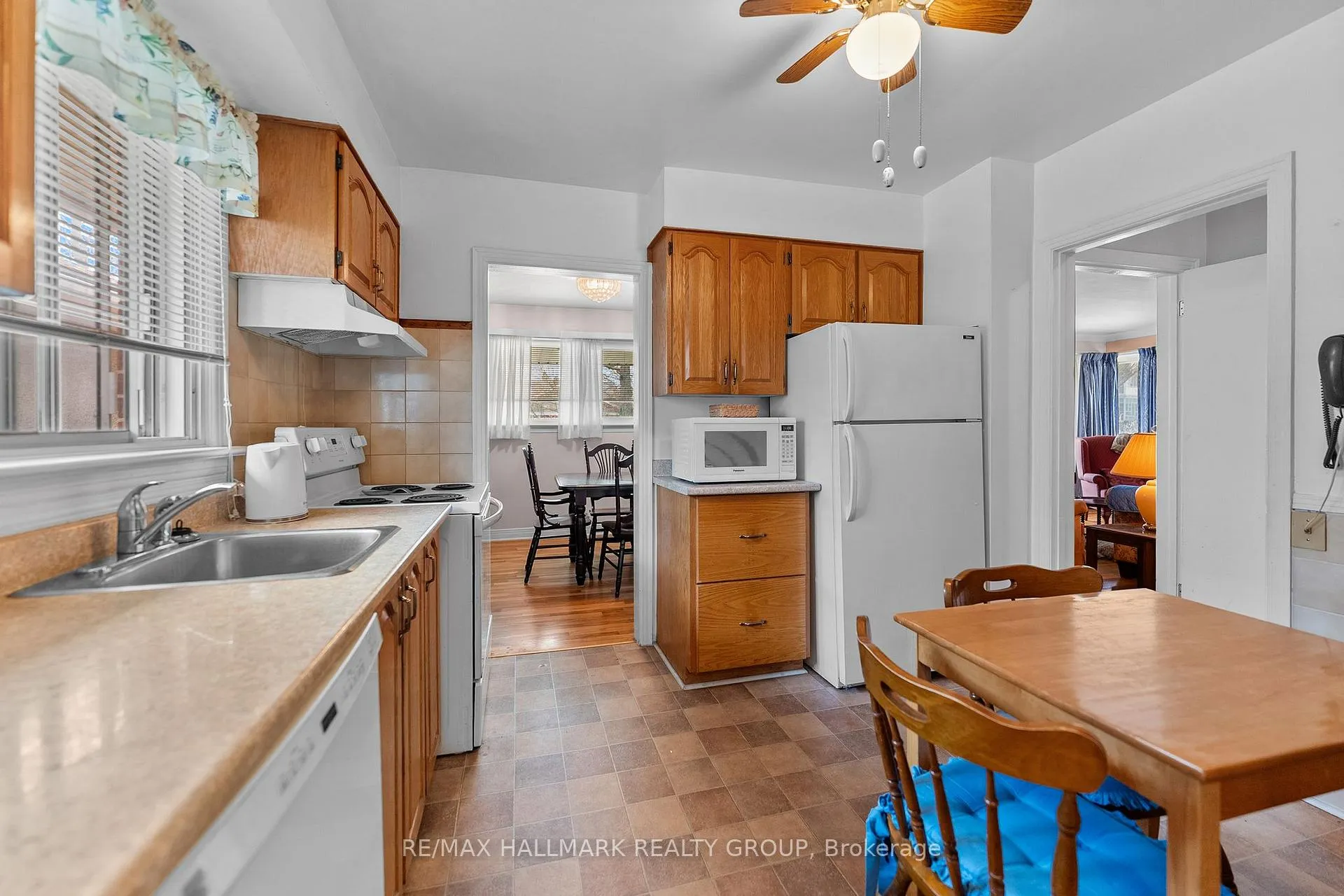 Photo 32 of 2075 Neepawa Avenue, Ottawa, Carlingwood — HOMEH