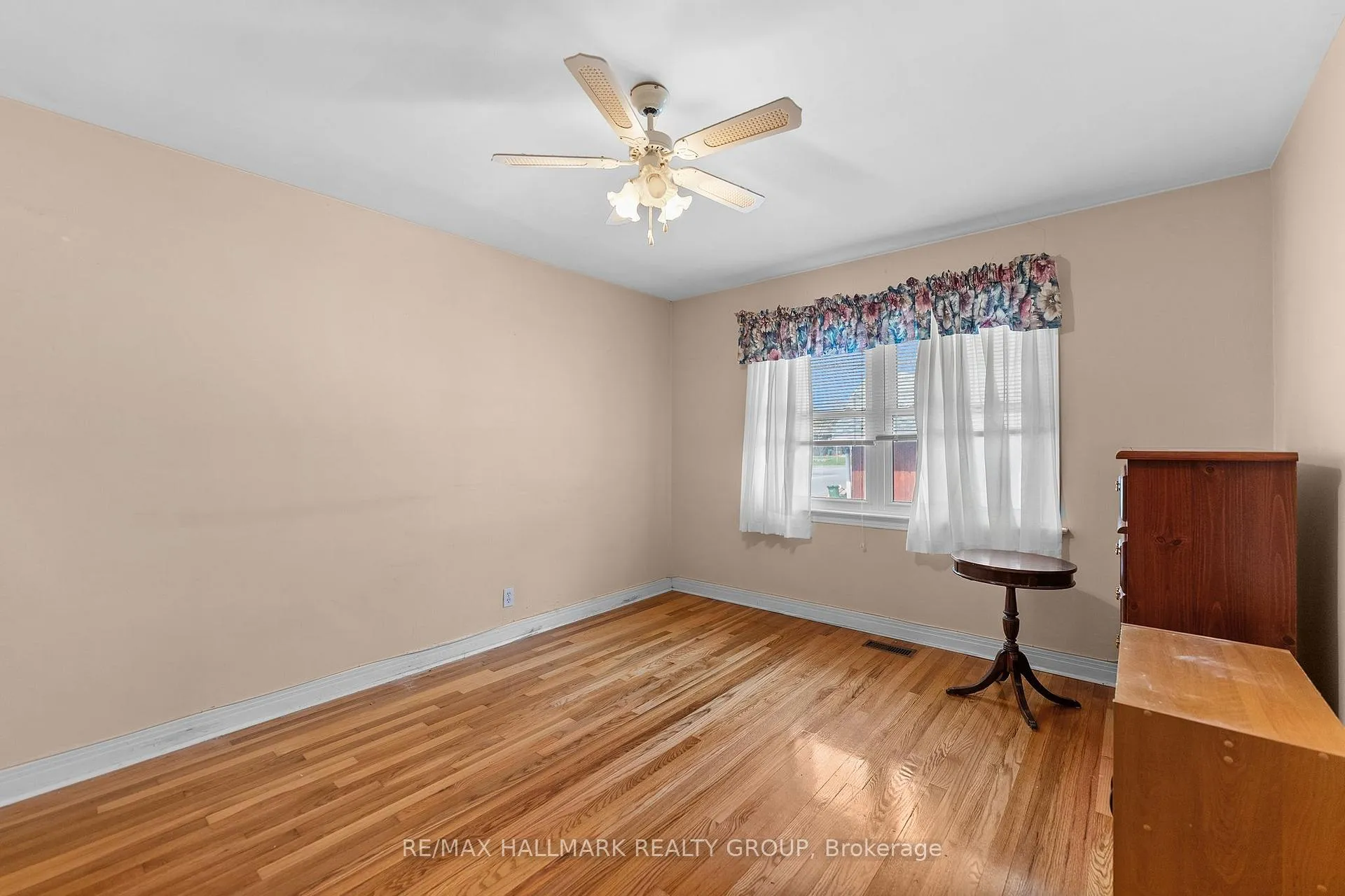 Photo 39 of 2075 Neepawa Avenue, Ottawa, Carlingwood — HOMEH