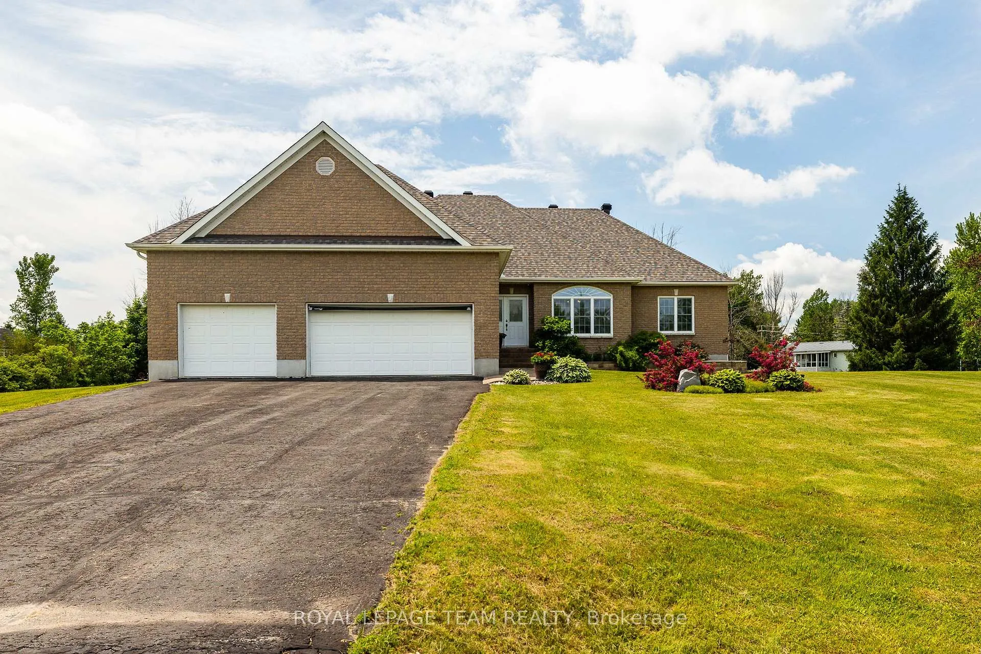 Photo 3 of 67 Regiment Road, North Grenville, North Grenville Twp (Kemptville South) — HOMEH