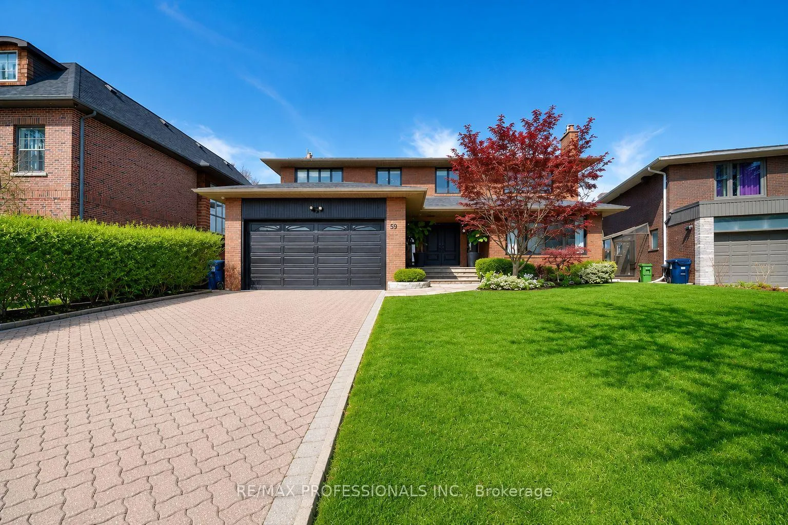 Photo 3 of 52 Courtsfield Crescent, Etobicoke, Edenbridge-Humber Valley — HOMEH