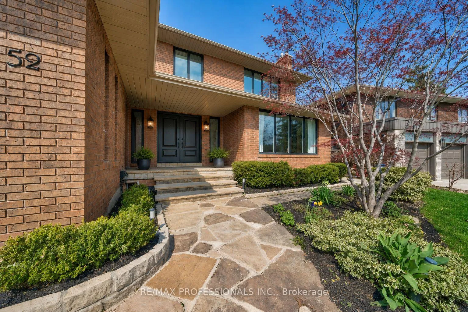 Photo 7 of 52 Courtsfield Crescent, Etobicoke, Edenbridge-Humber Valley — HOMEH