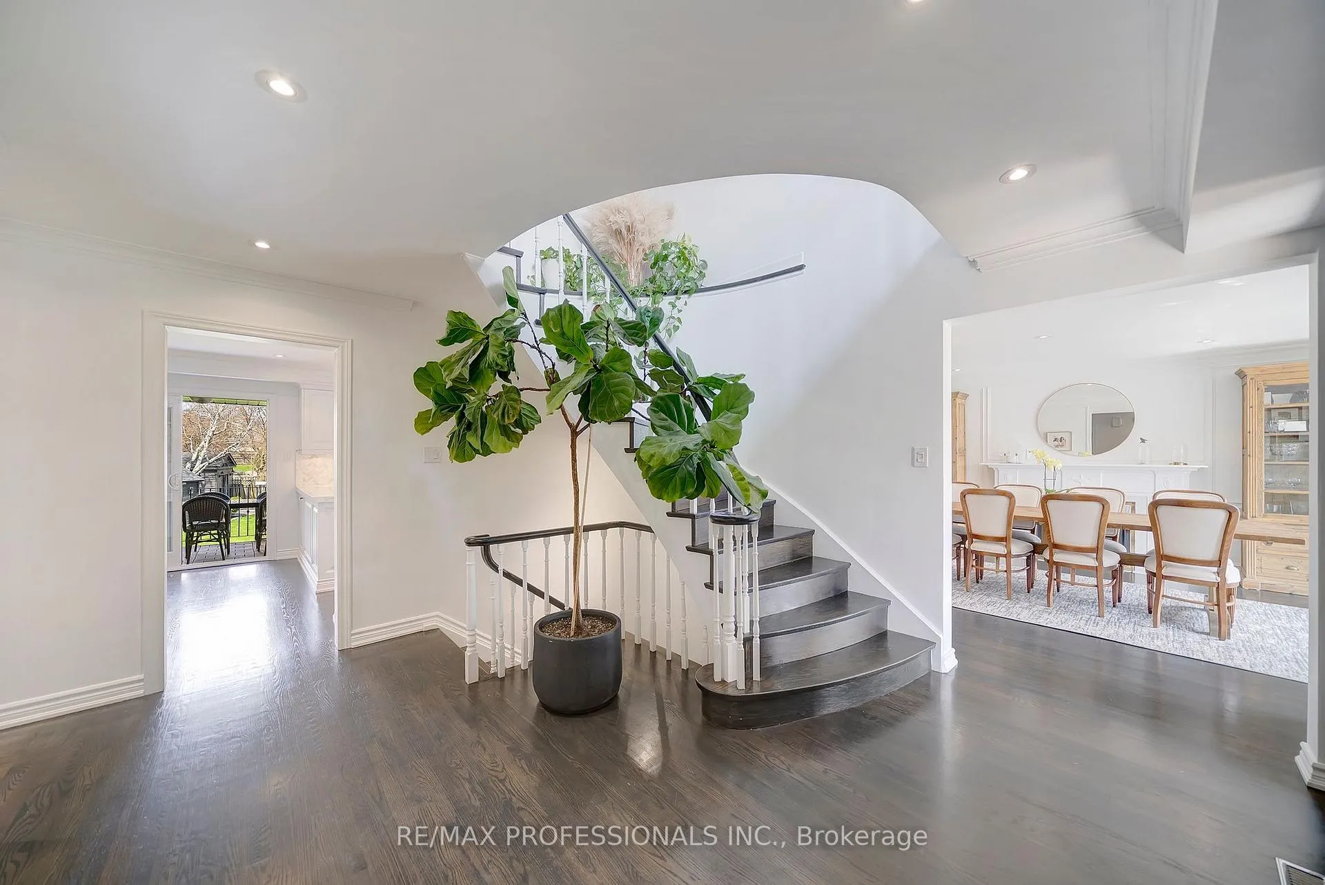 Photo 8 of 52 Courtsfield Crescent, Etobicoke, Edenbridge-Humber Valley — HOMEH