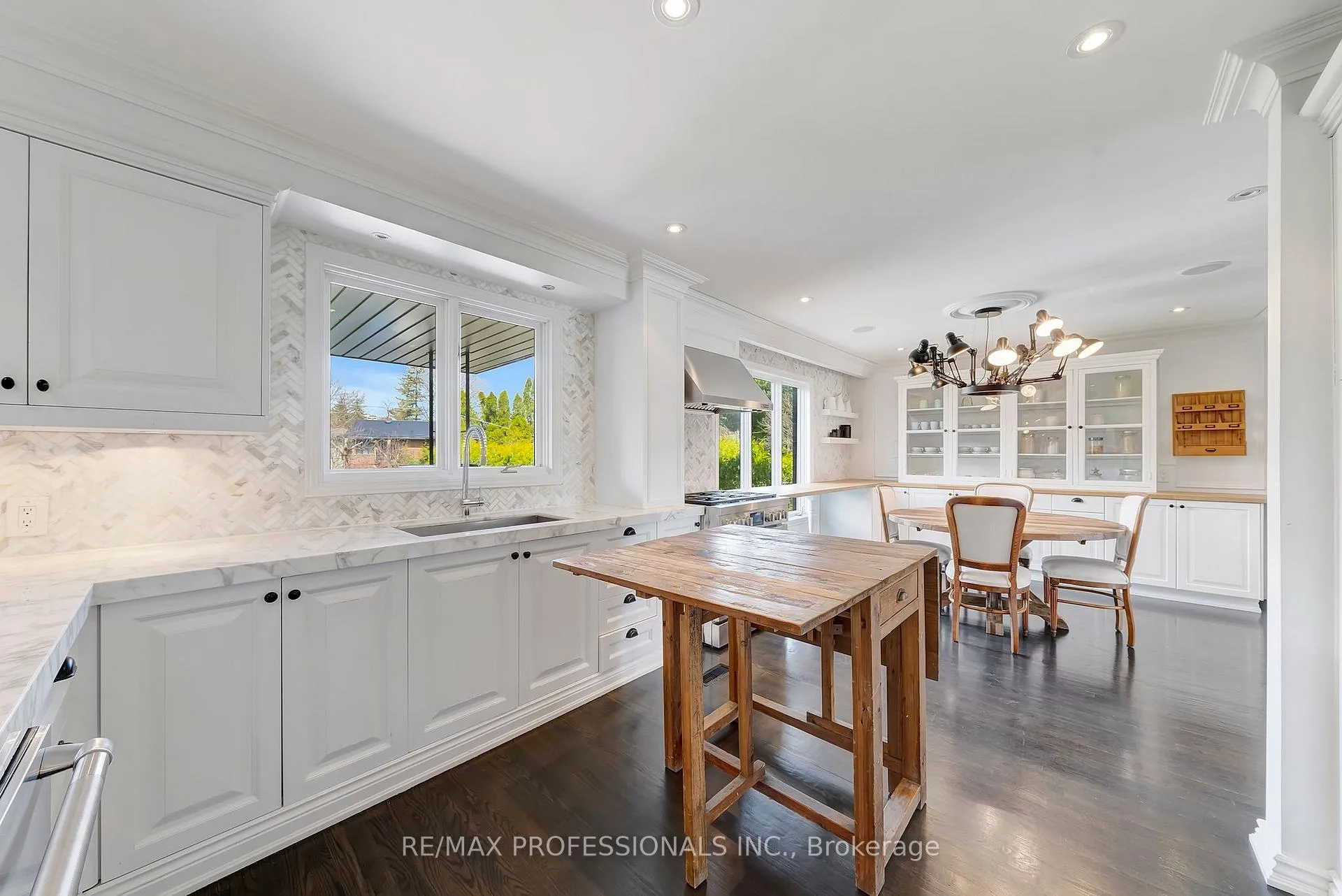 Photo 19 of 52 Courtsfield Crescent, Etobicoke, Edenbridge-Humber Valley — HOMEH