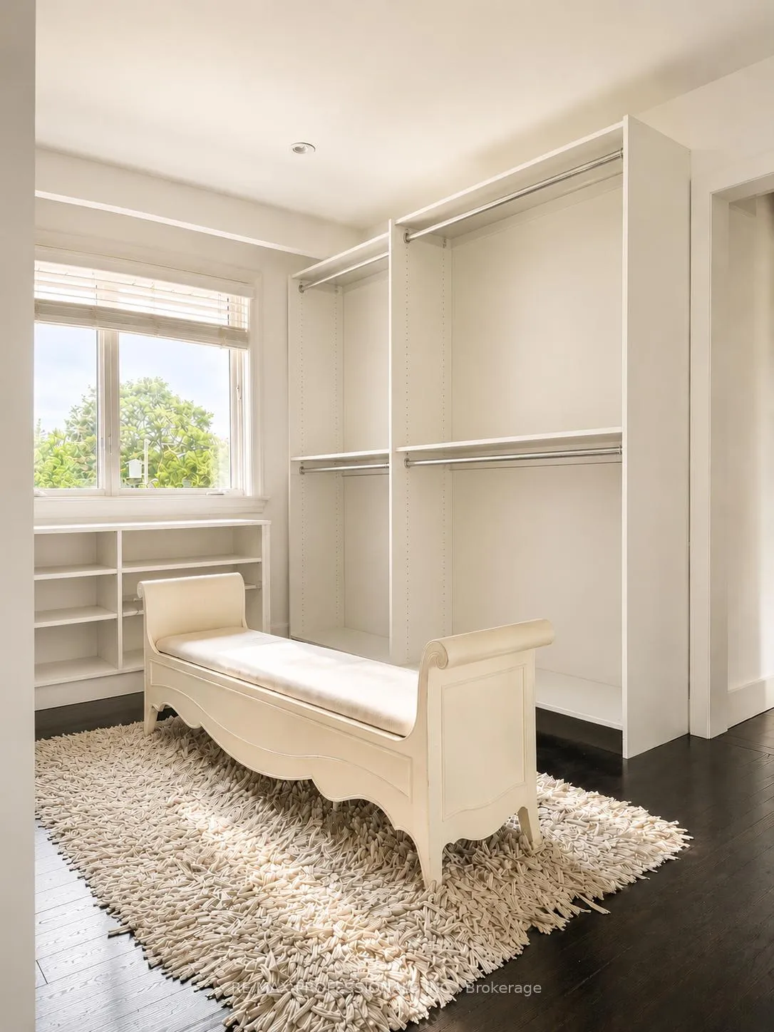 Photo 30 of 52 Courtsfield Crescent, Etobicoke, Edenbridge-Humber Valley — HOMEH