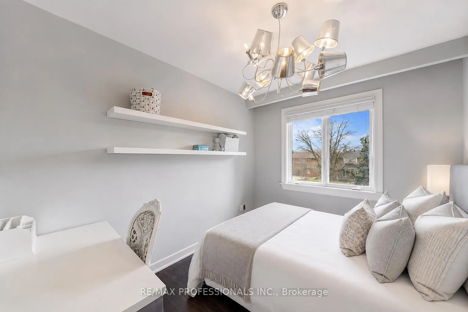 Photo 42 of 52 Courtsfield Crescent, Etobicoke, Edenbridge-Humber Valley — HOMEH