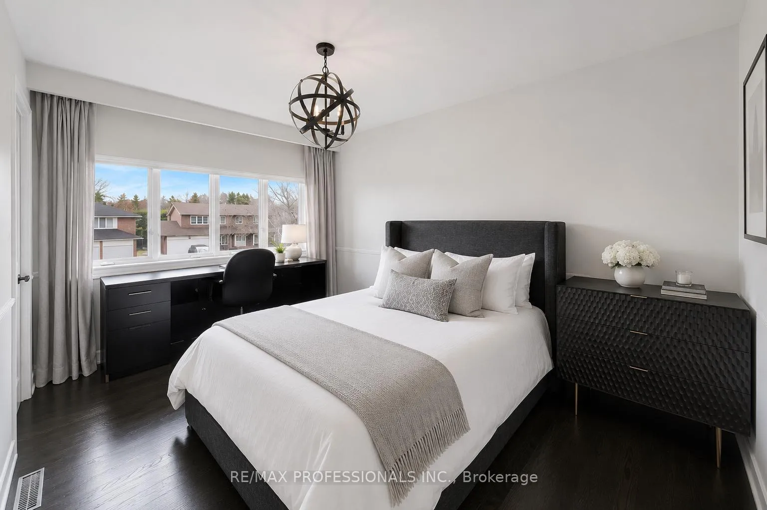 Photo 45 of 52 Courtsfield Crescent, Etobicoke, Edenbridge-Humber Valley — HOMEH