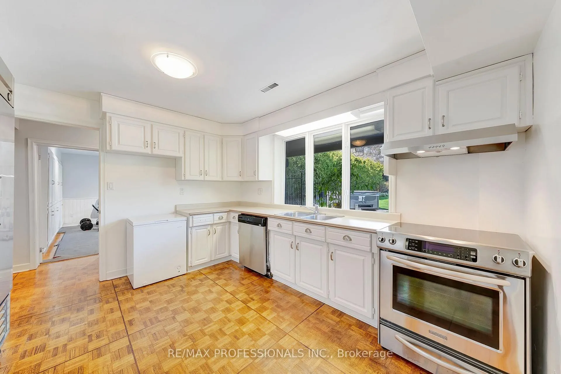 Photo 52 of 52 Courtsfield Crescent, Etobicoke, Edenbridge-Humber Valley — HOMEH