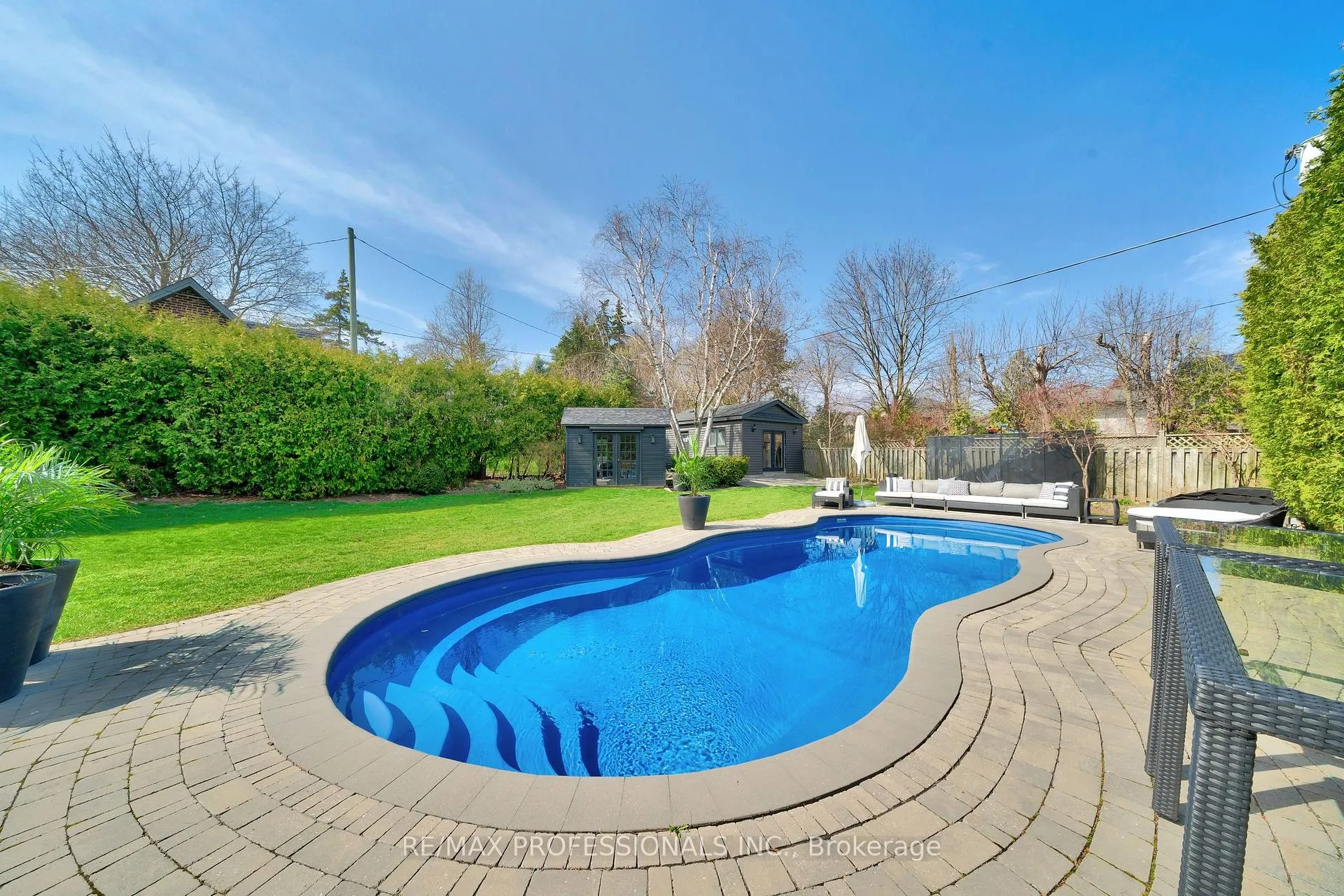Photo 61 of 52 Courtsfield Crescent, Etobicoke, Edenbridge-Humber Valley — HOMEH