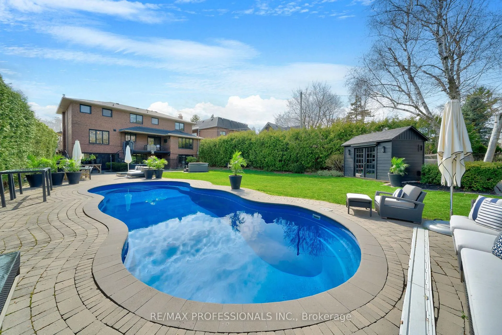 Photo 62 of 52 Courtsfield Crescent, Etobicoke, Edenbridge-Humber Valley — HOMEH
