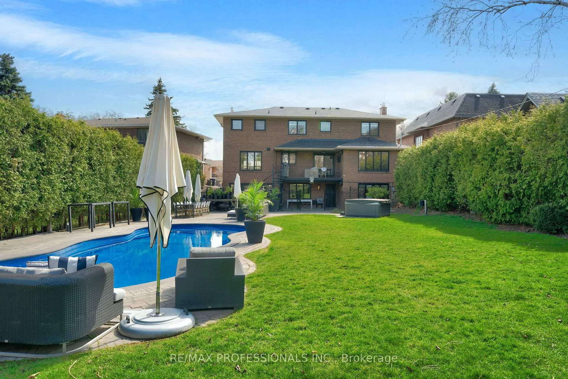 Photo 64 of 52 Courtsfield Crescent, Etobicoke, Edenbridge-Humber Valley — HOMEH