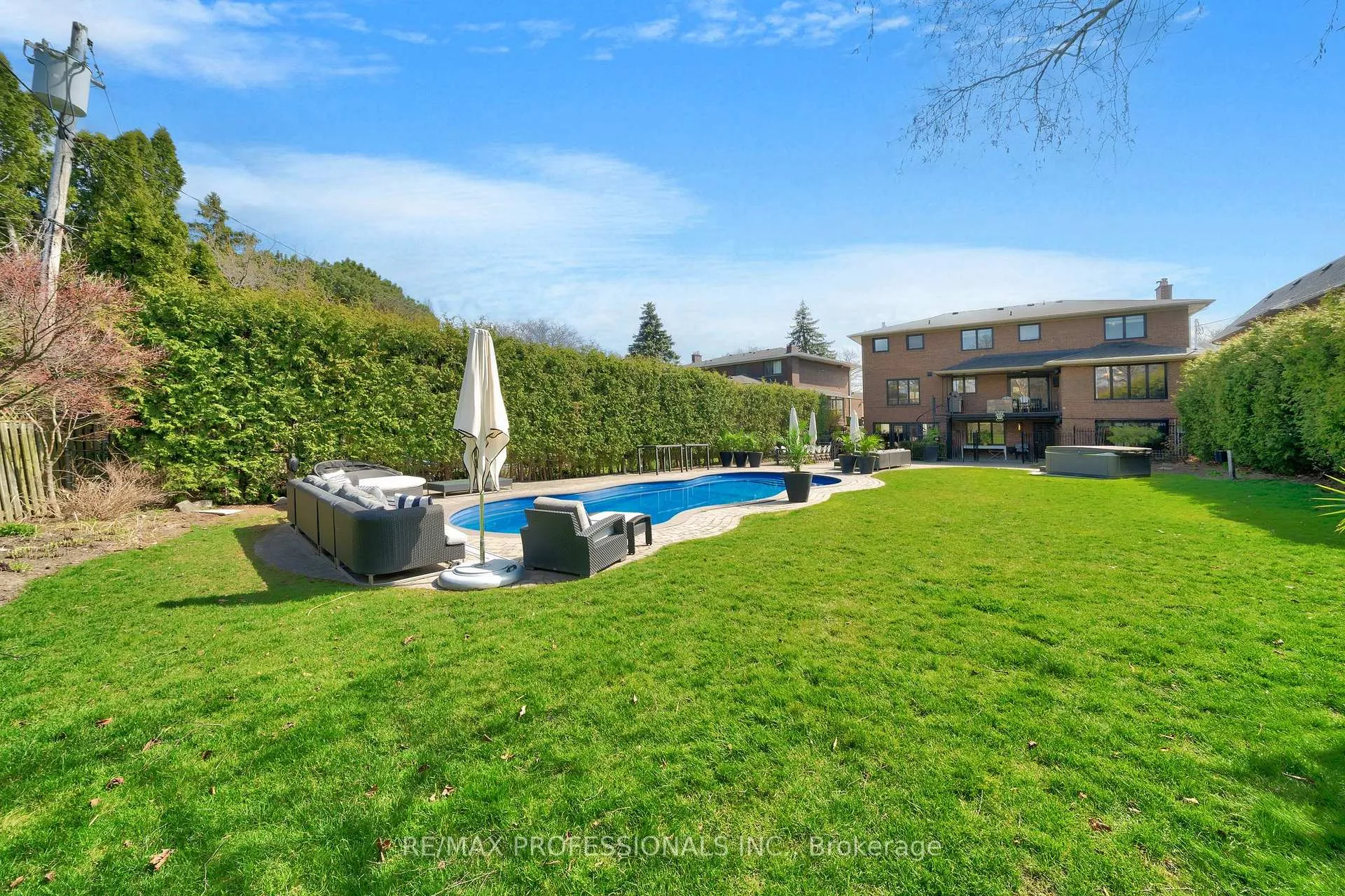 Photo 65 of 52 Courtsfield Crescent, Etobicoke, Edenbridge-Humber Valley — HOMEH