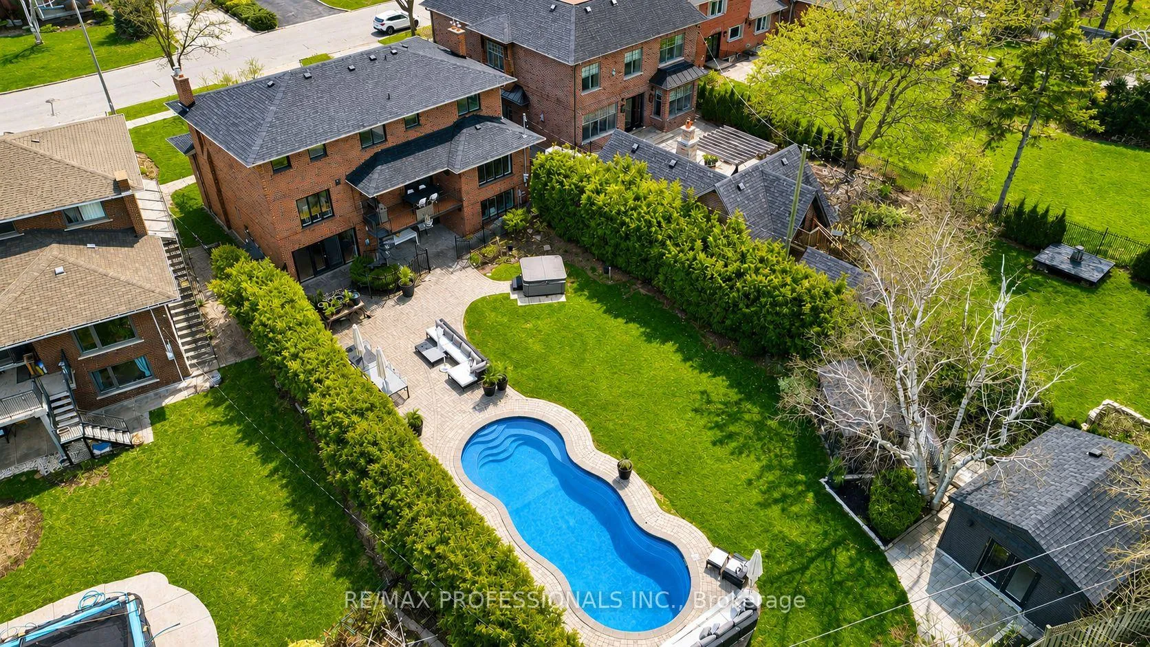 Photo 67 of 52 Courtsfield Crescent, Etobicoke, Edenbridge-Humber Valley — HOMEH