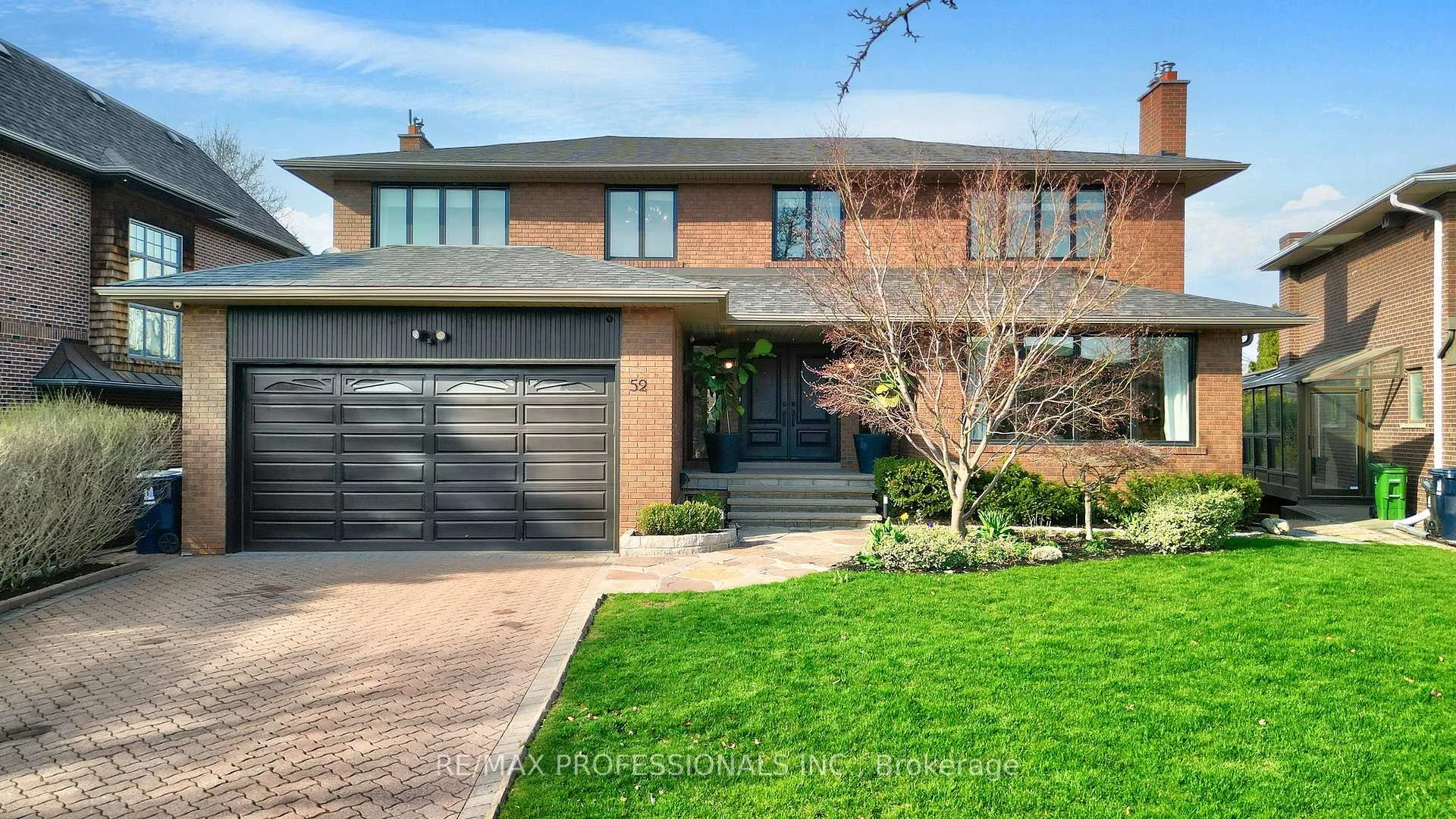 Photo 2 of 52 Courtsfield Crescent, Etobicoke, Edenbridge-Humber Valley — HOMEH
