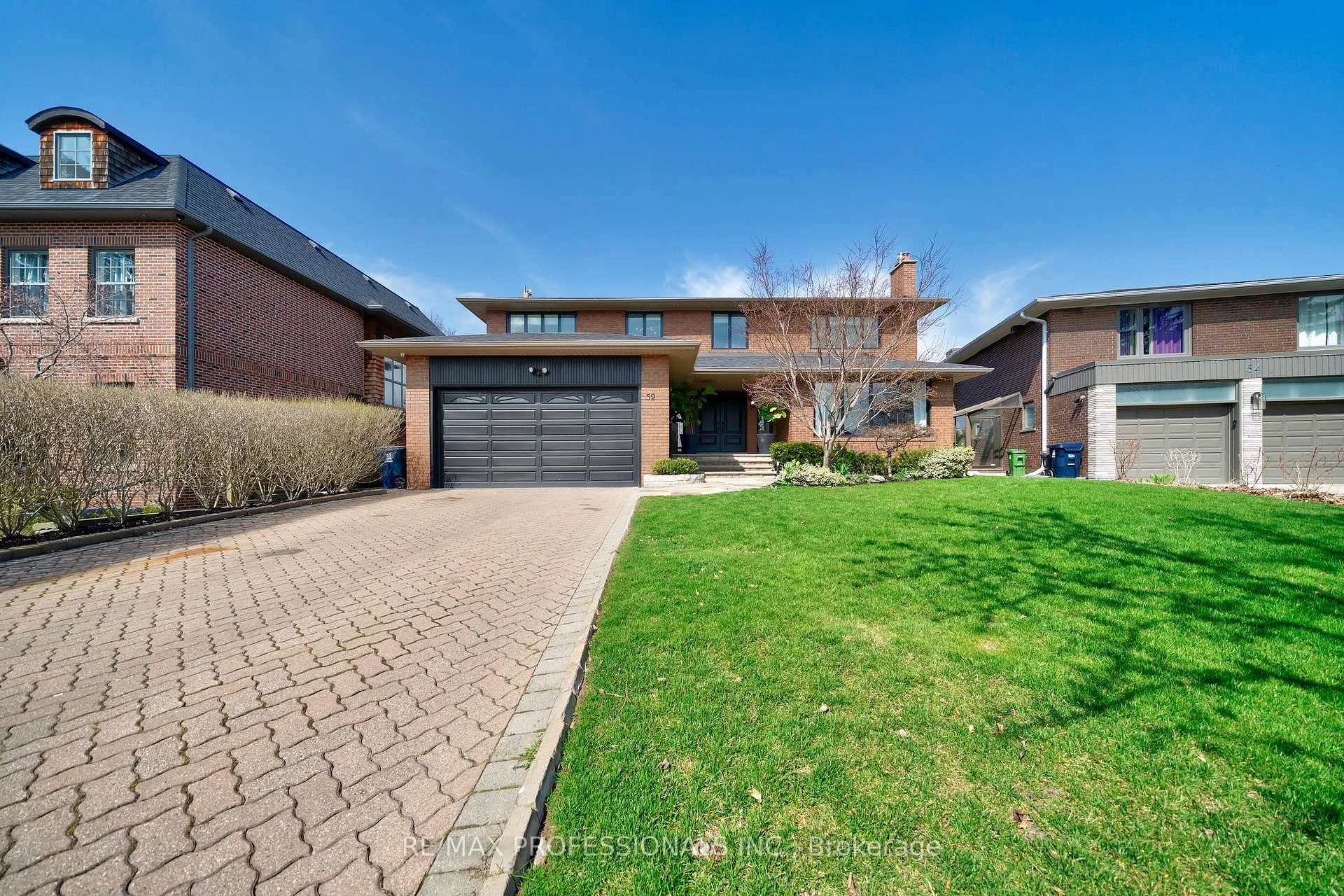 Photo 5 of 52 Courtsfield Crescent, Etobicoke, Edenbridge-Humber Valley — HOMEH