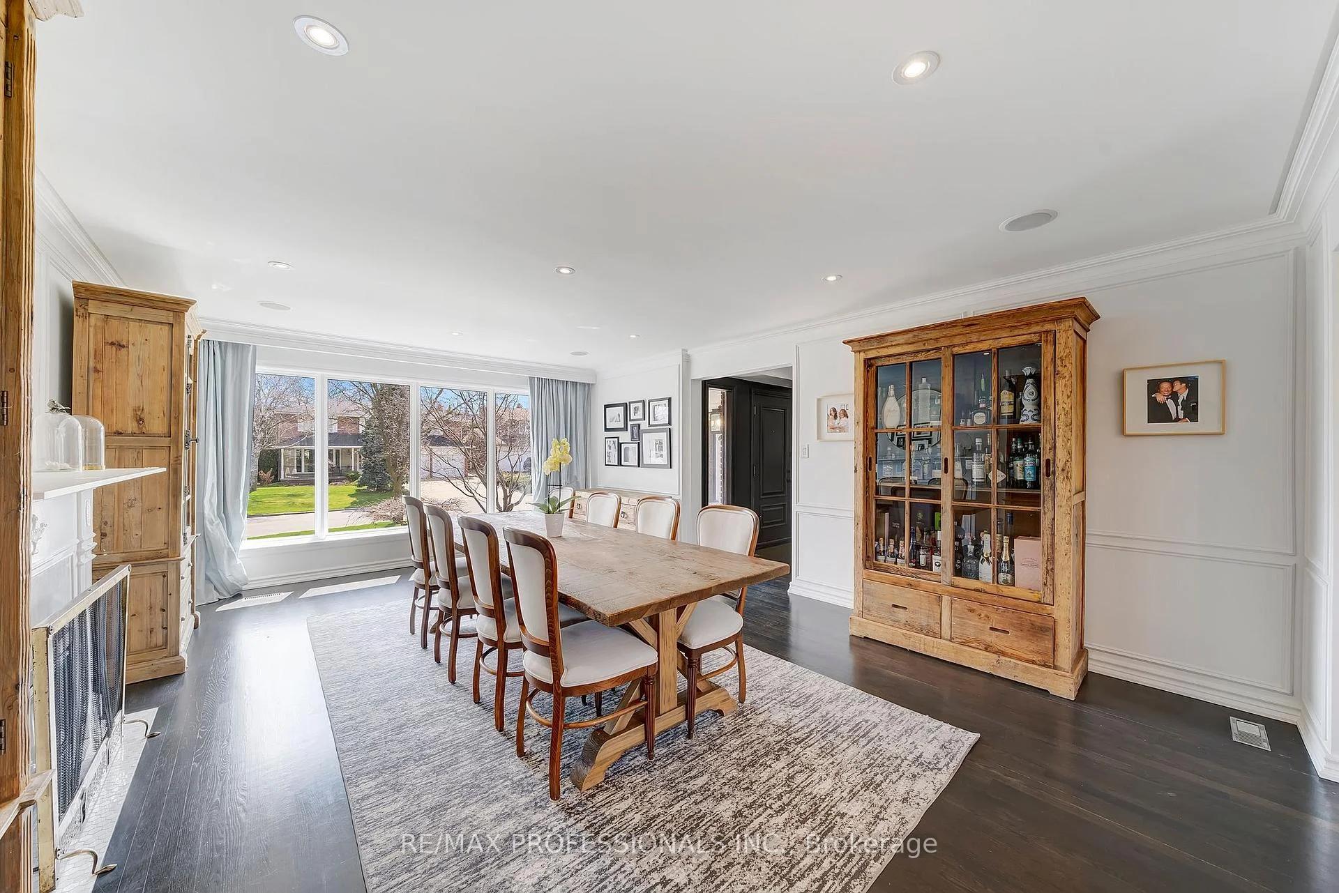 Photo 10 of 52 Courtsfield Crescent, Etobicoke, Edenbridge-Humber Valley — HOMEH