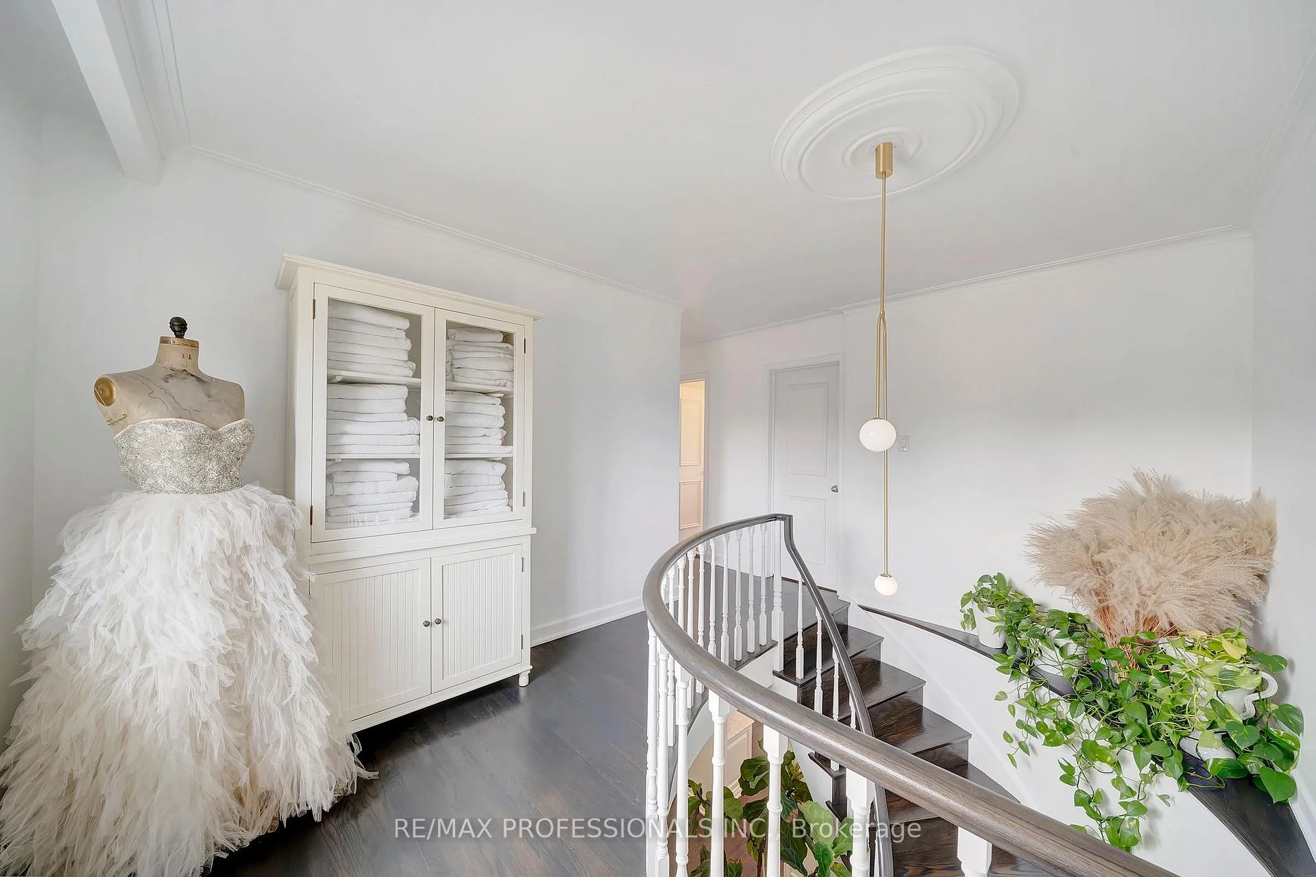 Photo 28 of 52 Courtsfield Crescent, Etobicoke, Edenbridge-Humber Valley — HOMEH