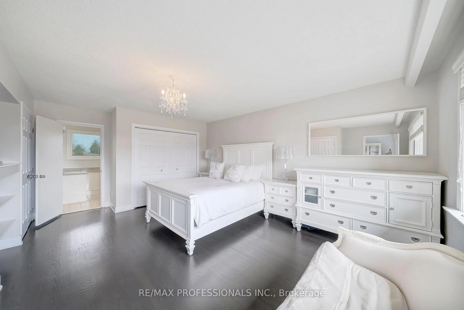Photo 32 of 52 Courtsfield Crescent, Etobicoke, Edenbridge-Humber Valley — HOMEH