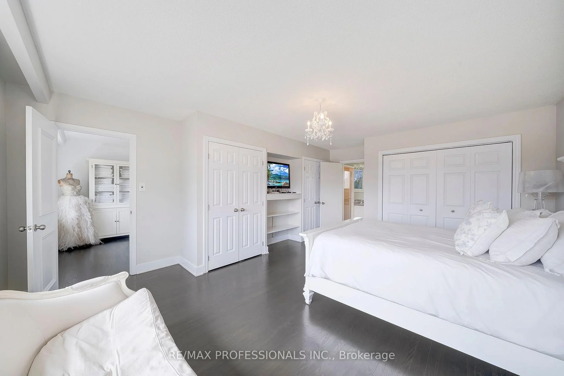 Photo 33 of 52 Courtsfield Crescent, Etobicoke, Edenbridge-Humber Valley — HOMEH