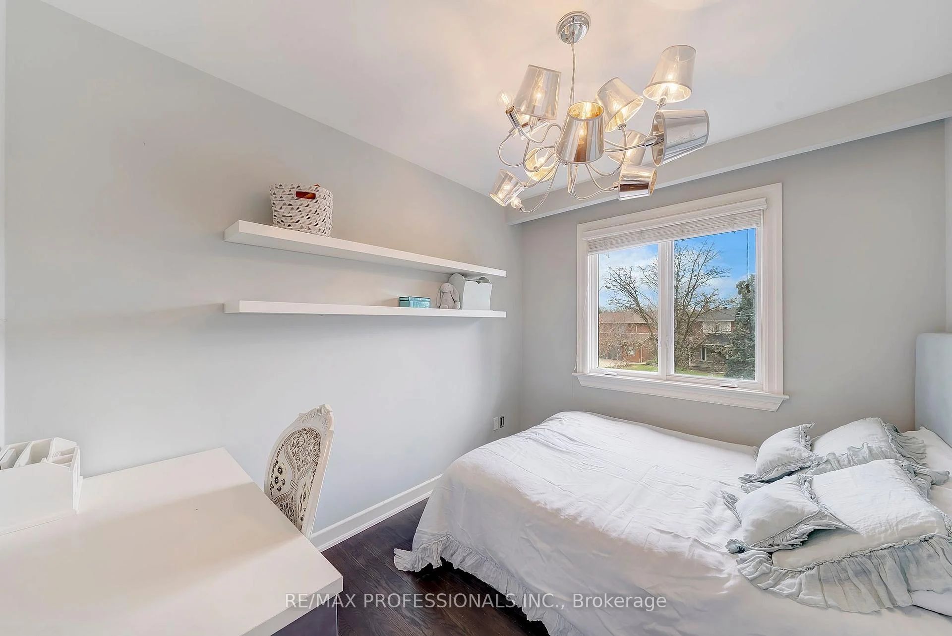 Photo 34 of 52 Courtsfield Crescent, Etobicoke, Edenbridge-Humber Valley — HOMEH