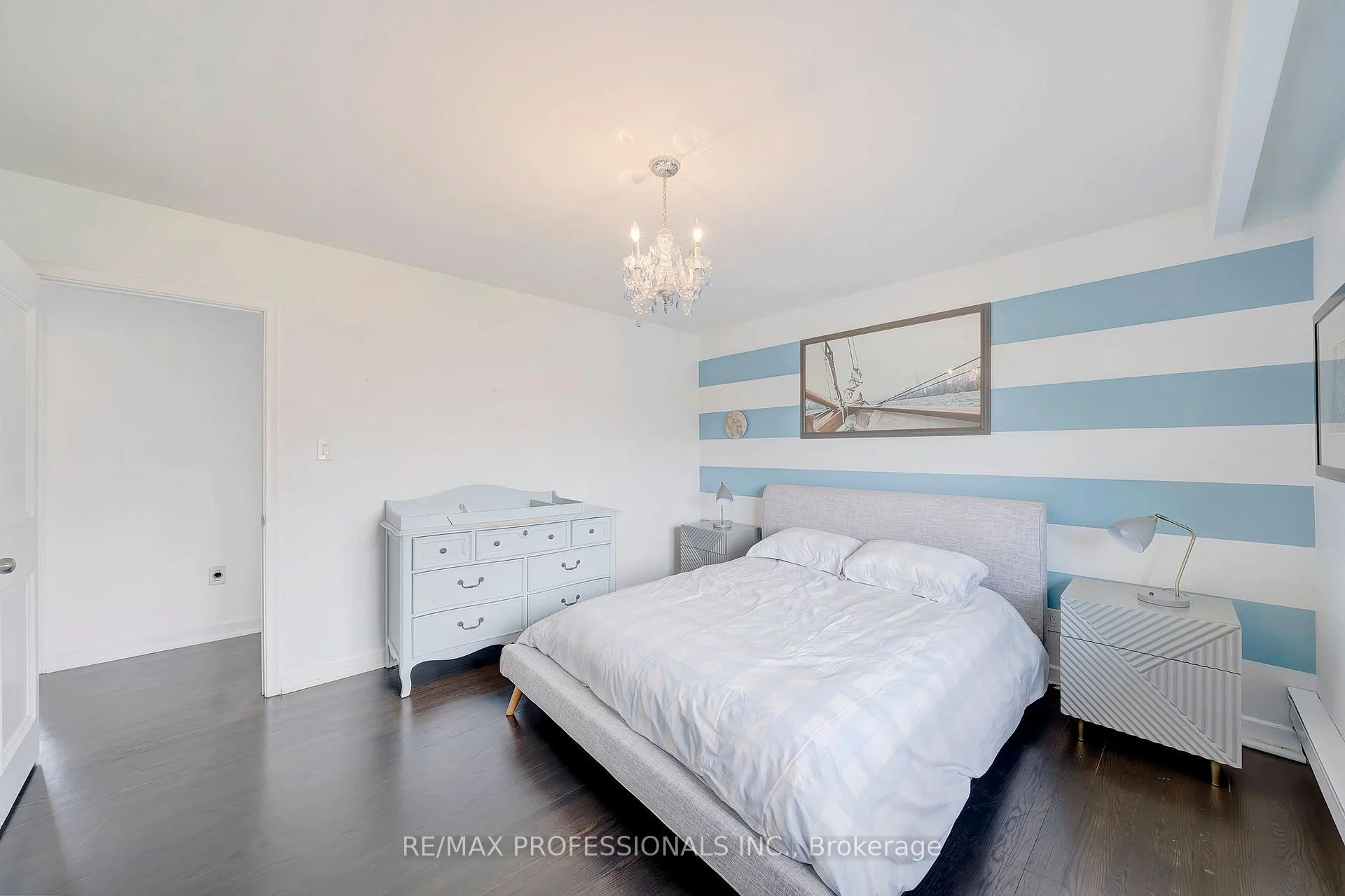 Photo 36 of 52 Courtsfield Crescent, Etobicoke, Edenbridge-Humber Valley — HOMEH