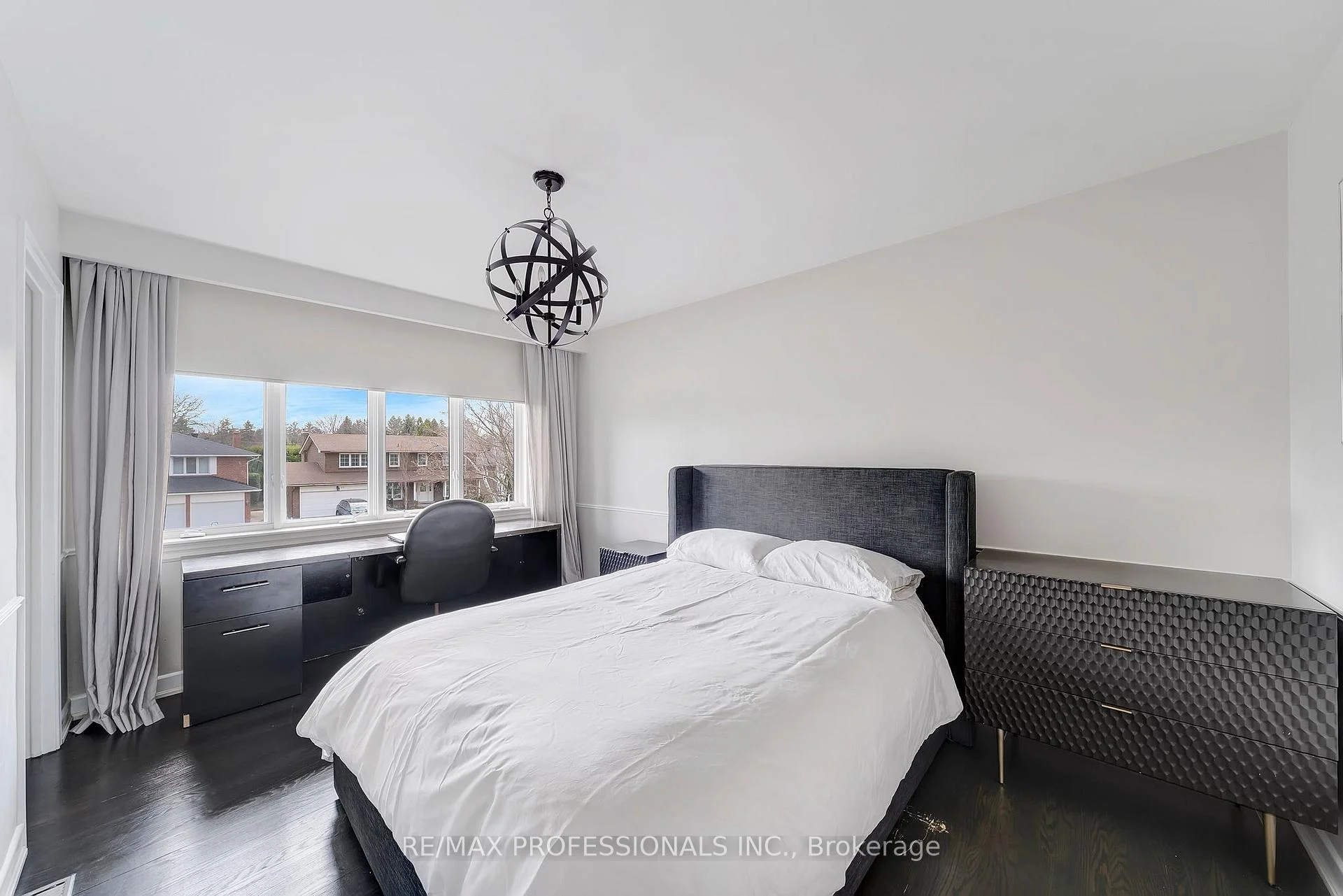 Photo 37 of 52 Courtsfield Crescent, Etobicoke, Edenbridge-Humber Valley — HOMEH