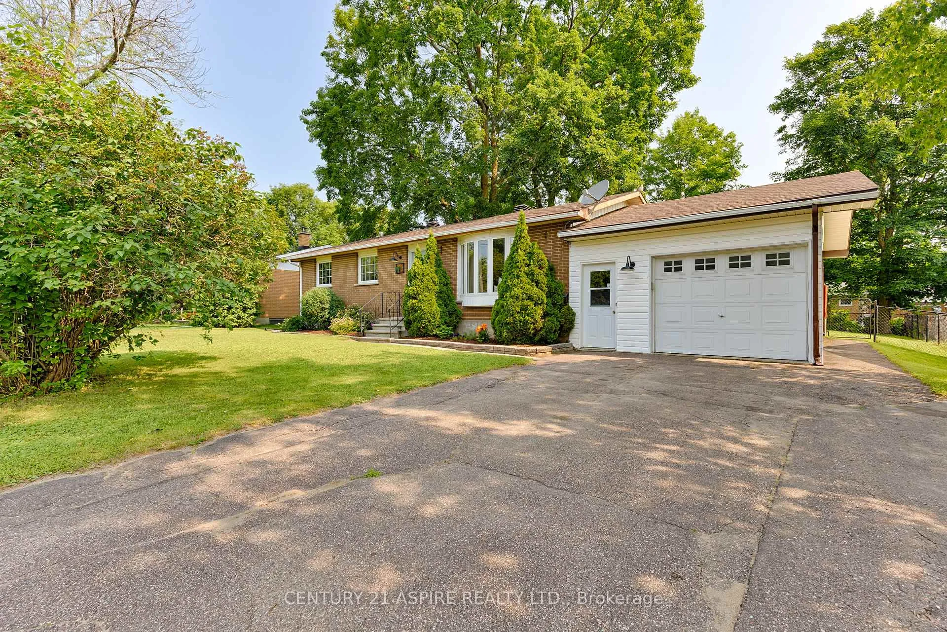 Photo 1 of 22 Harris Crescent, Whitewater Region, Beachburg — HOMEH