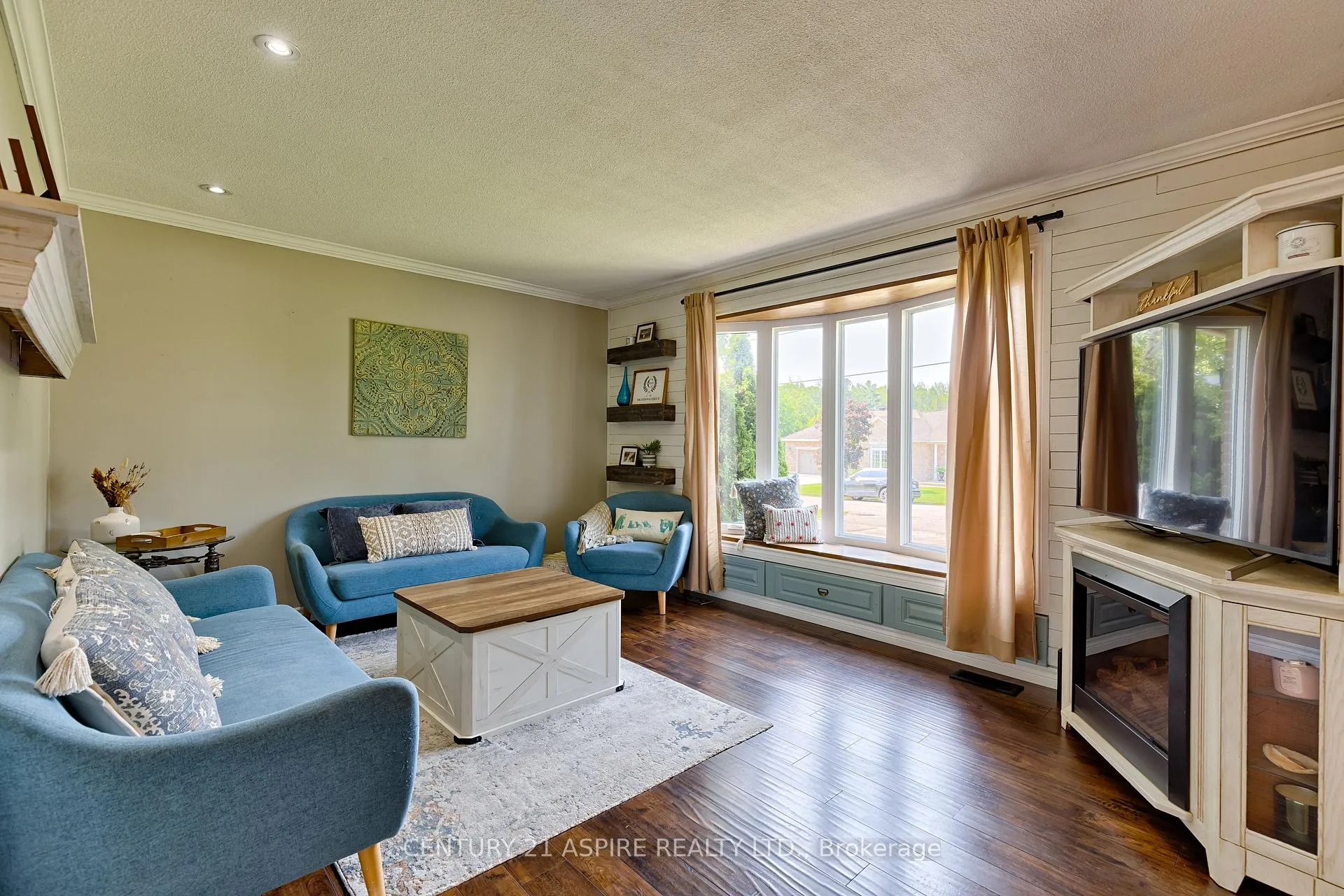 Photo 3 of 22 Harris Crescent, Whitewater Region, Beachburg — HOMEH