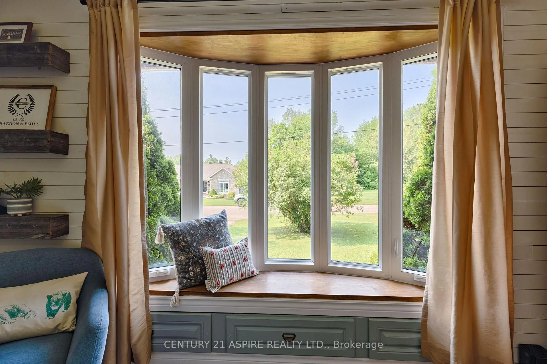 Photo 6 of 22 Harris Crescent, Whitewater Region, Beachburg — HOMEH