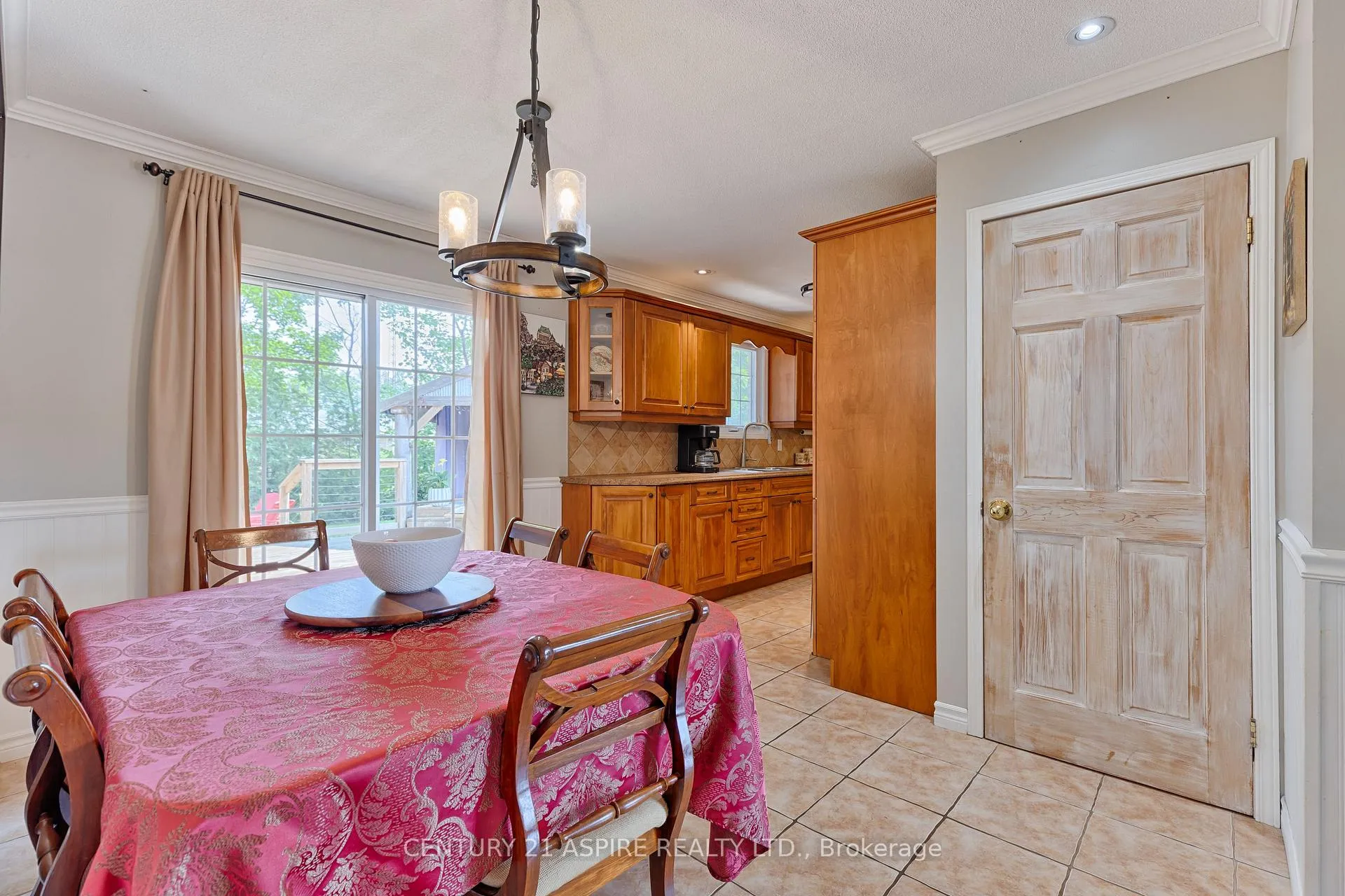 Photo 10 of 22 Harris Crescent, Whitewater Region, Beachburg — HOMEH