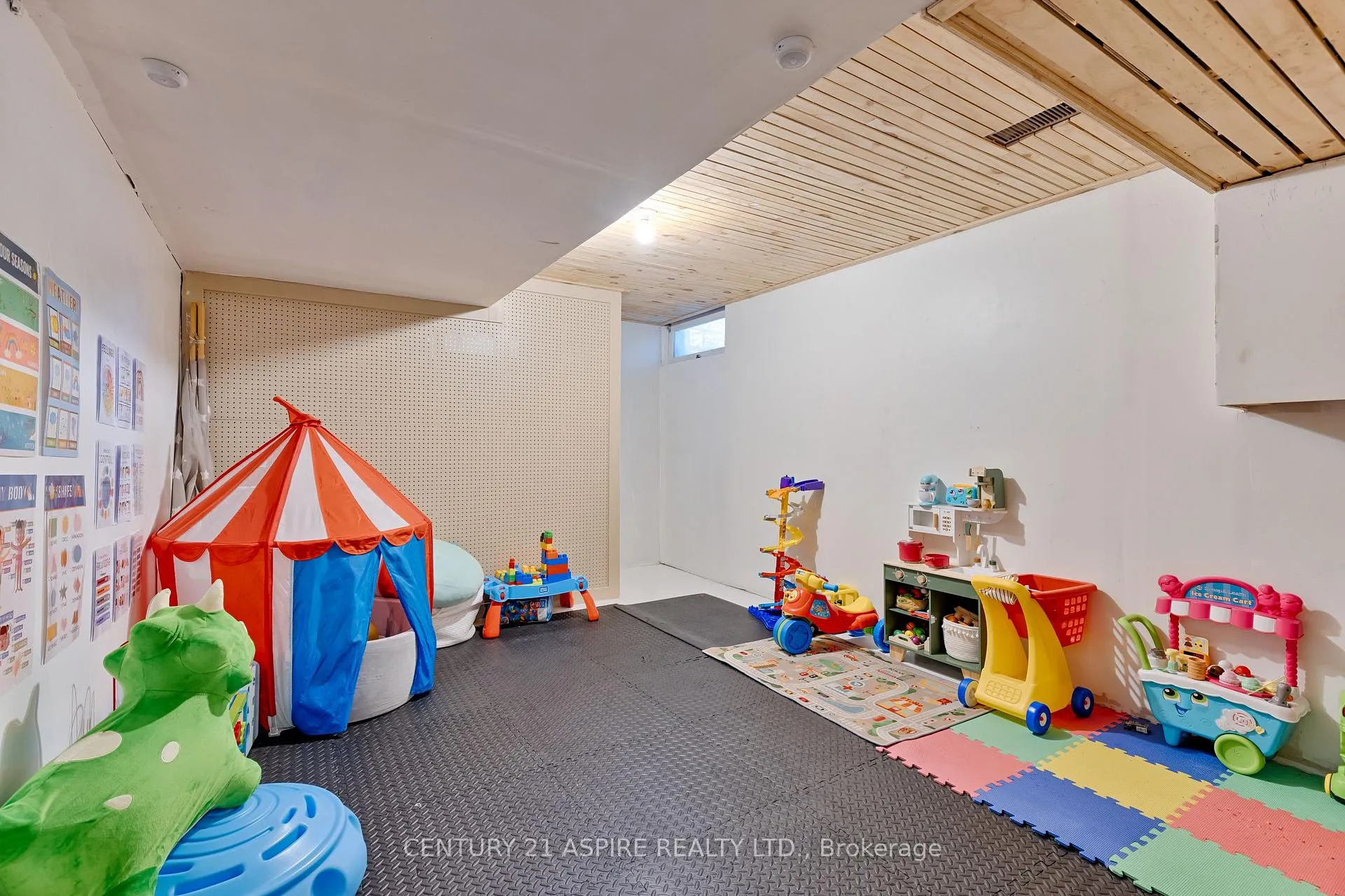 Photo 24 of 22 Harris Crescent, Whitewater Region, Beachburg — HOMEH