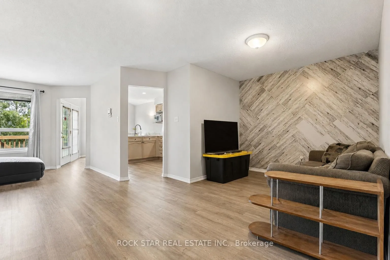 Photo 4 of 72 Chesterton Lane, Guelph, Grange Road — HOMEH
