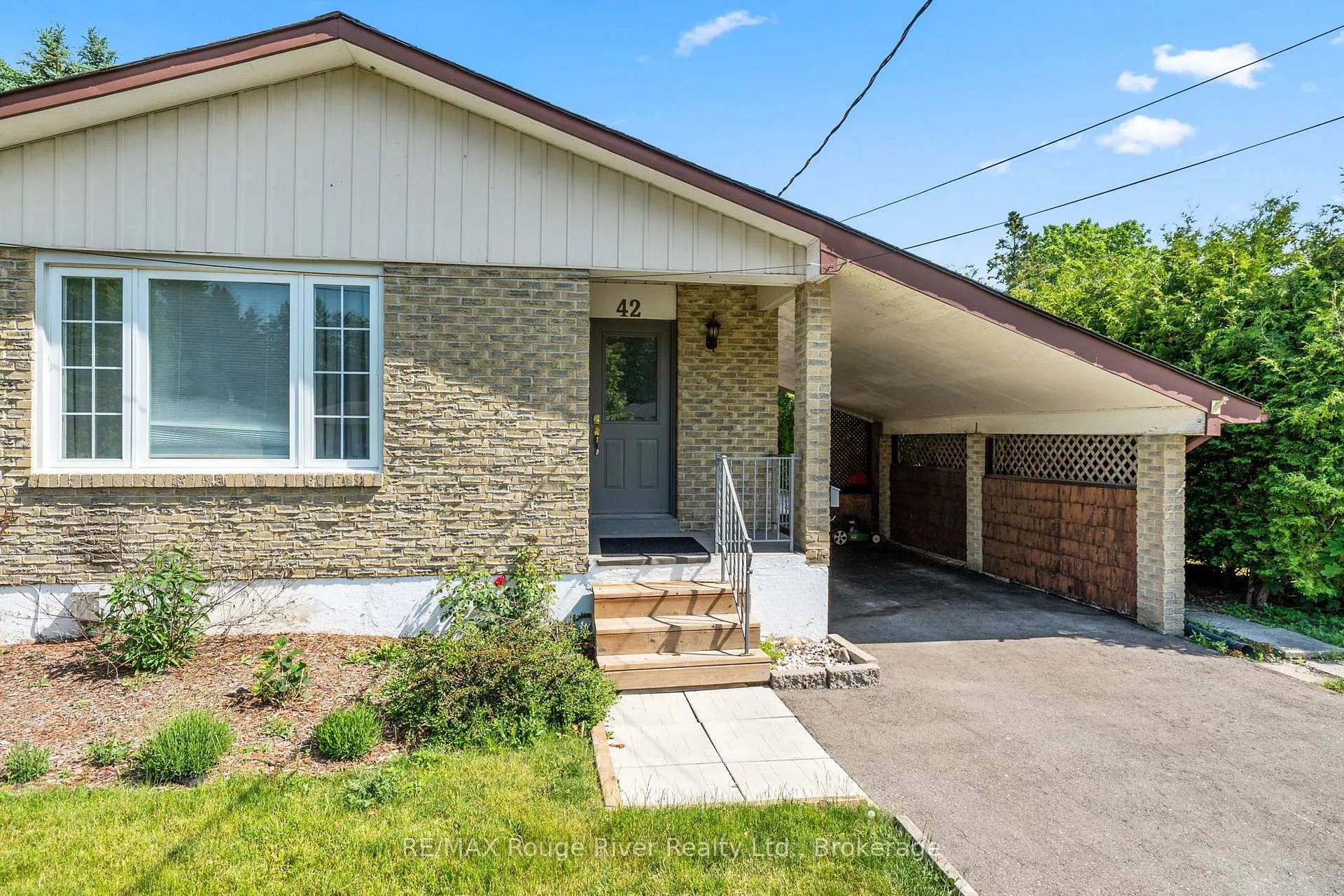 Photo 2 of 42 Meredith Crescent, Cobourg — HOMEH