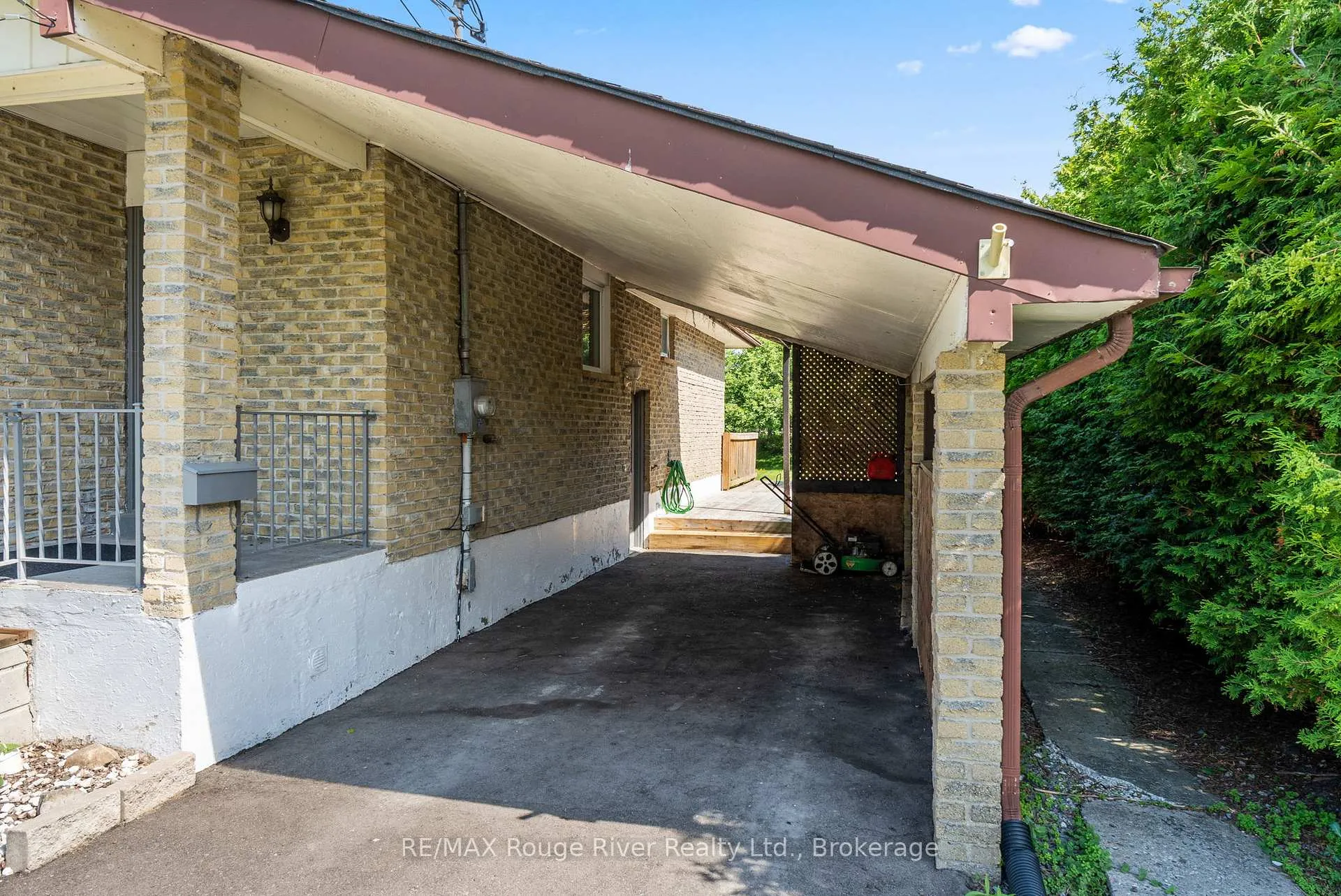 Photo 3 of 42 Meredith Crescent, Cobourg — HOMEH