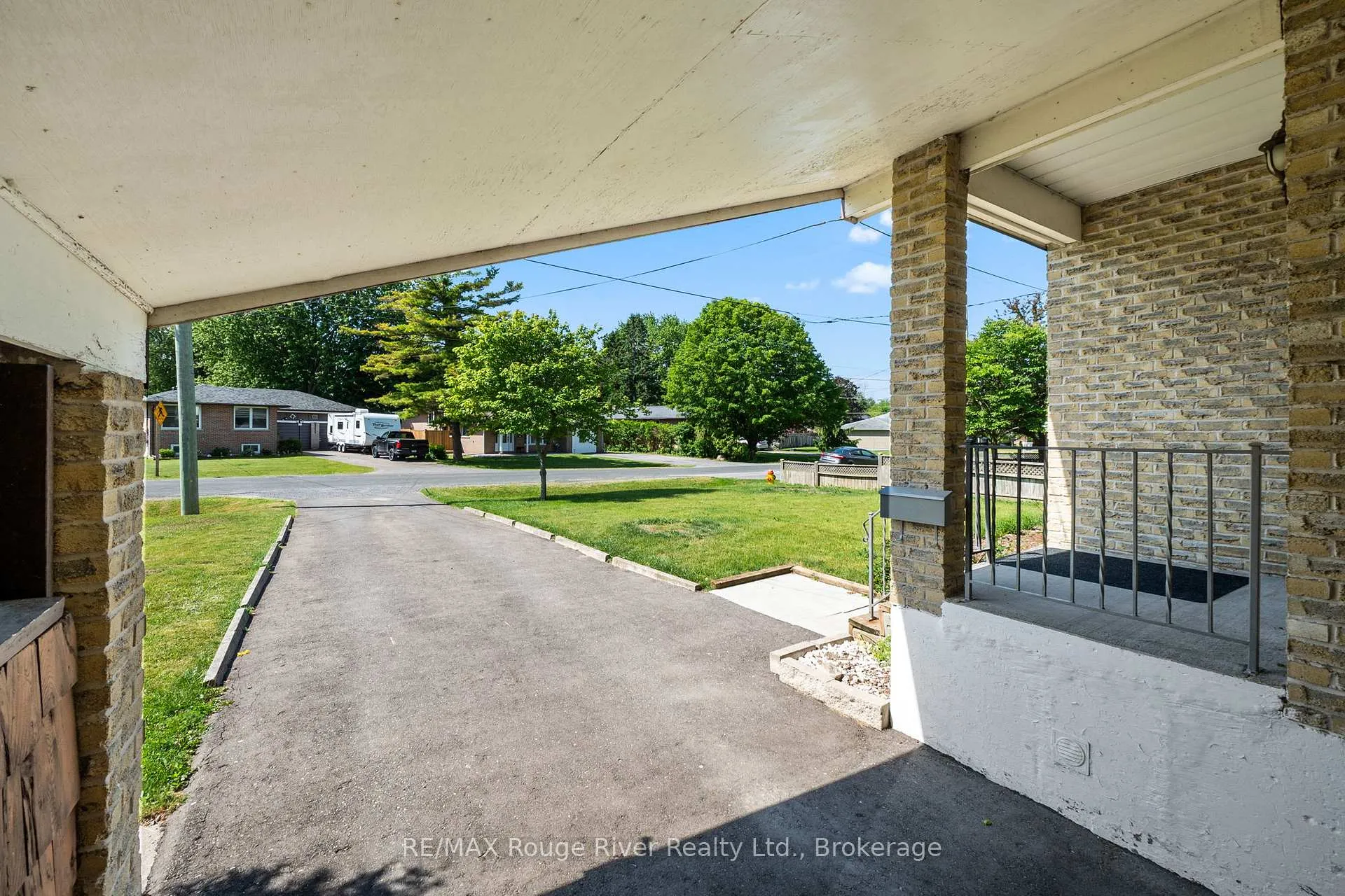 Photo 4 of 42 Meredith Crescent, Cobourg — HOMEH