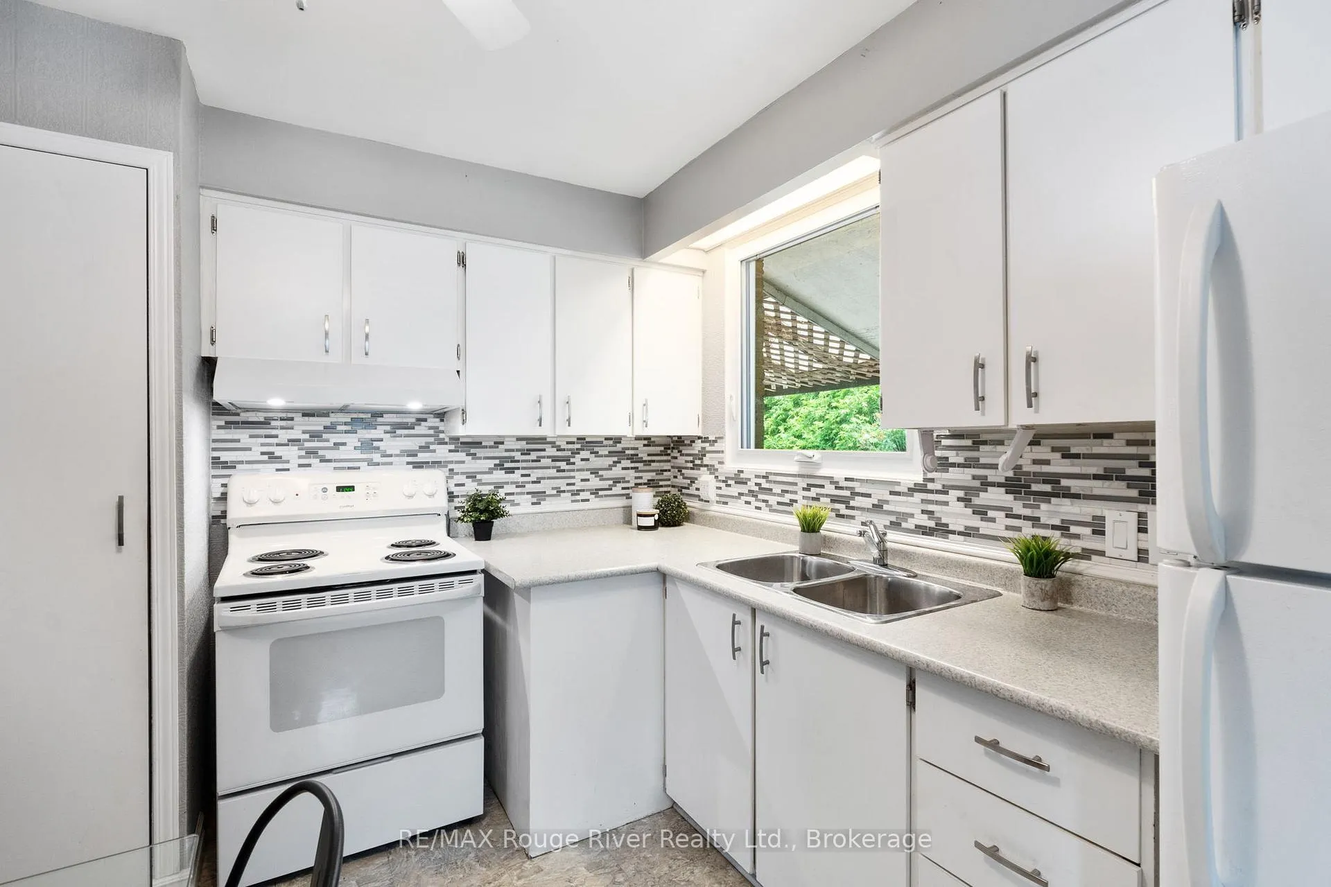 Photo 18 of 42 Meredith Crescent, Cobourg — HOMEH