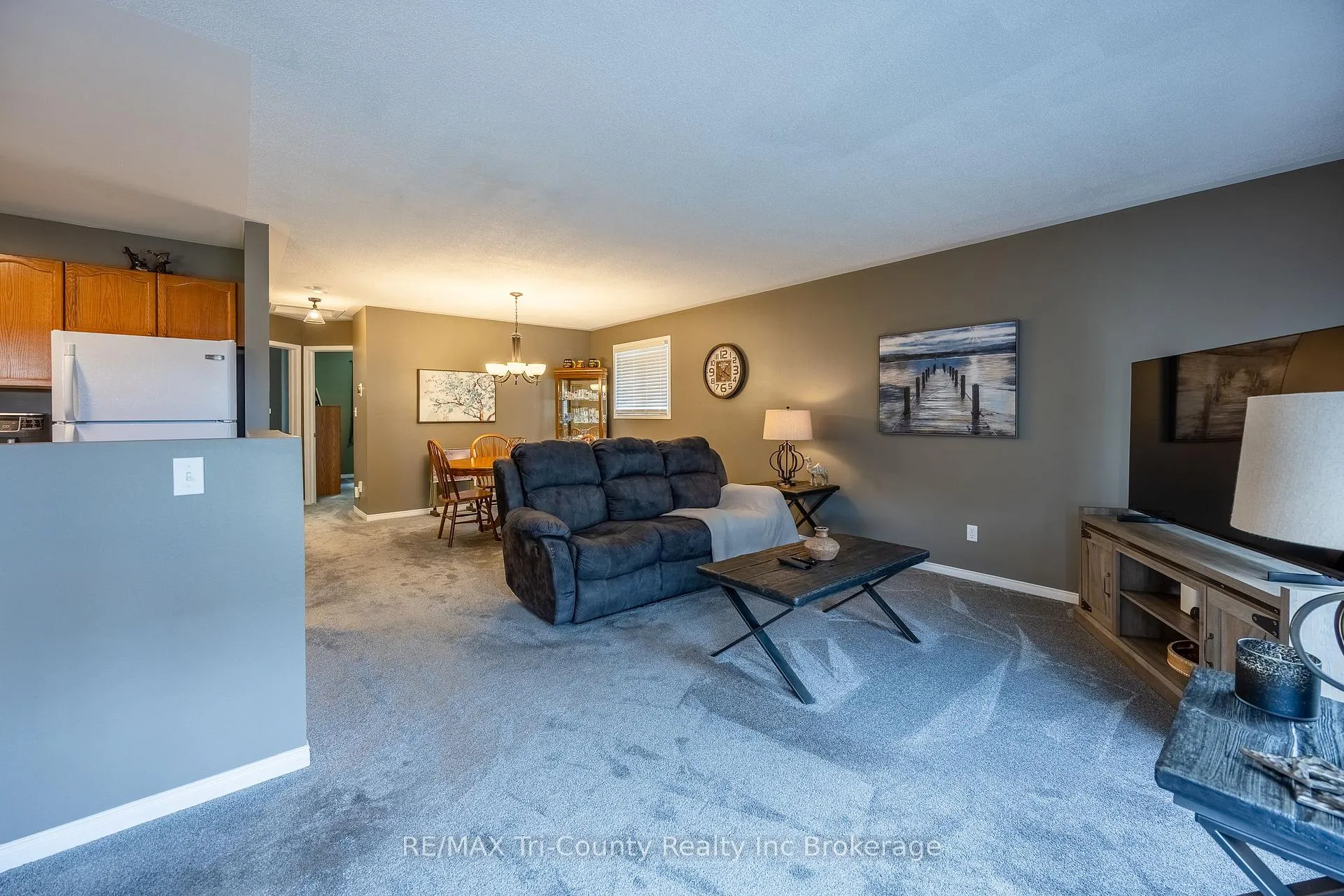 Photo 4 of 23 Magnolia Drive, Tillsonburg — HOMEH