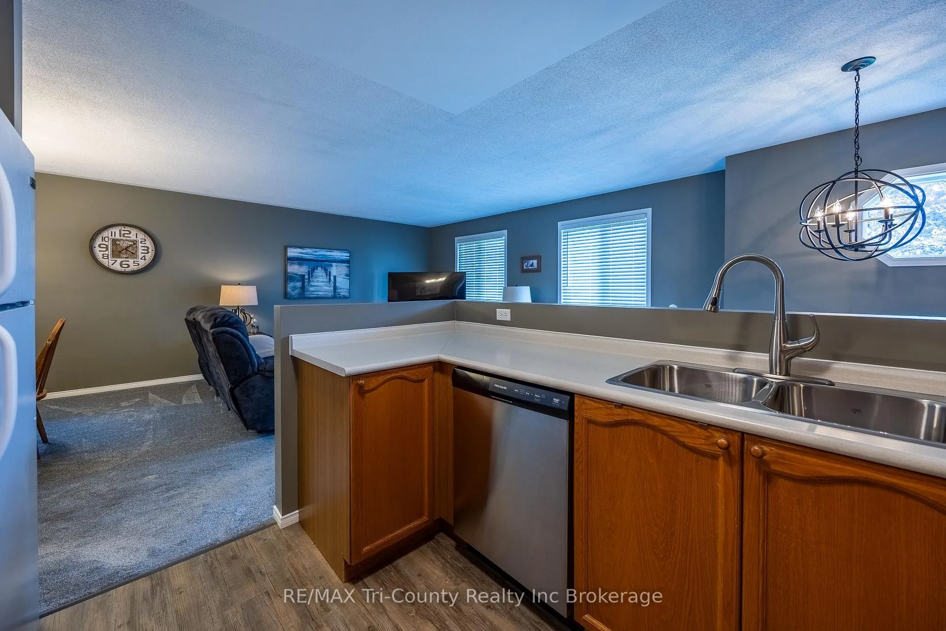 Photo 7 of 23 Magnolia Drive, Tillsonburg — HOMEH