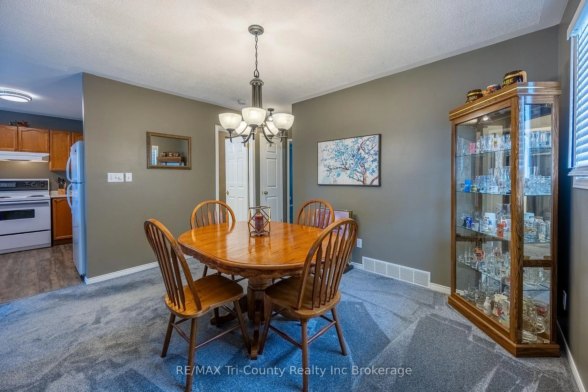 Photo 8 of 23 Magnolia Drive, Tillsonburg — HOMEH