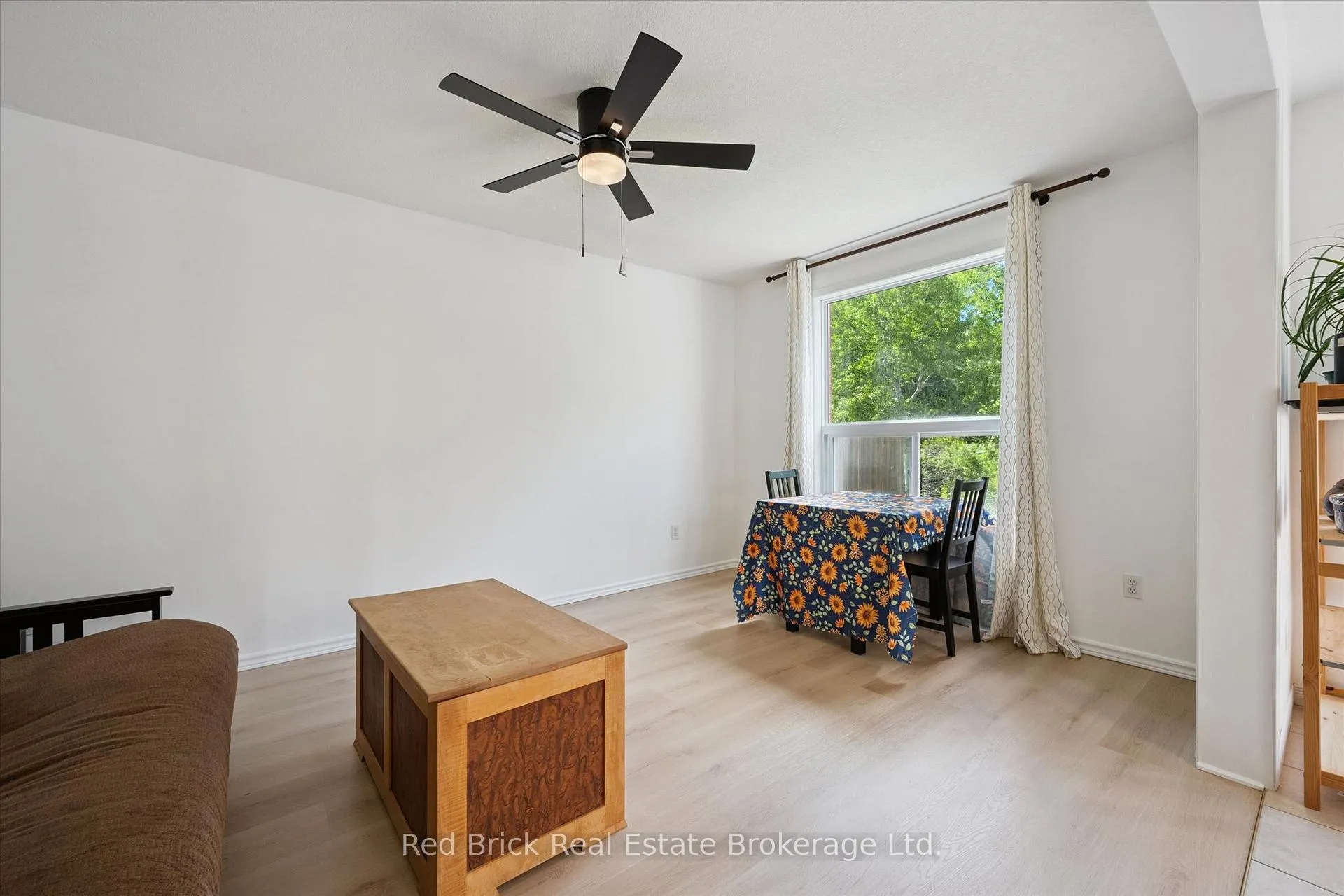 Photo 7 of 30 Chillico Drive, Guelph, Willow West/Sugarbush/West Acres — HOMEH