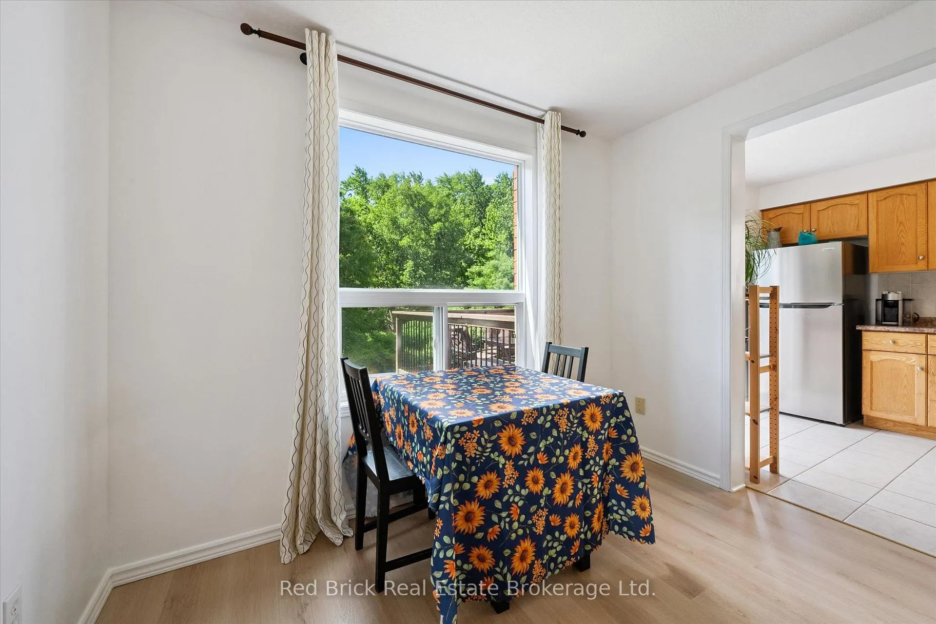 Photo 11 of 30 Chillico Drive, Guelph, Willow West/Sugarbush/West Acres — HOMEH
