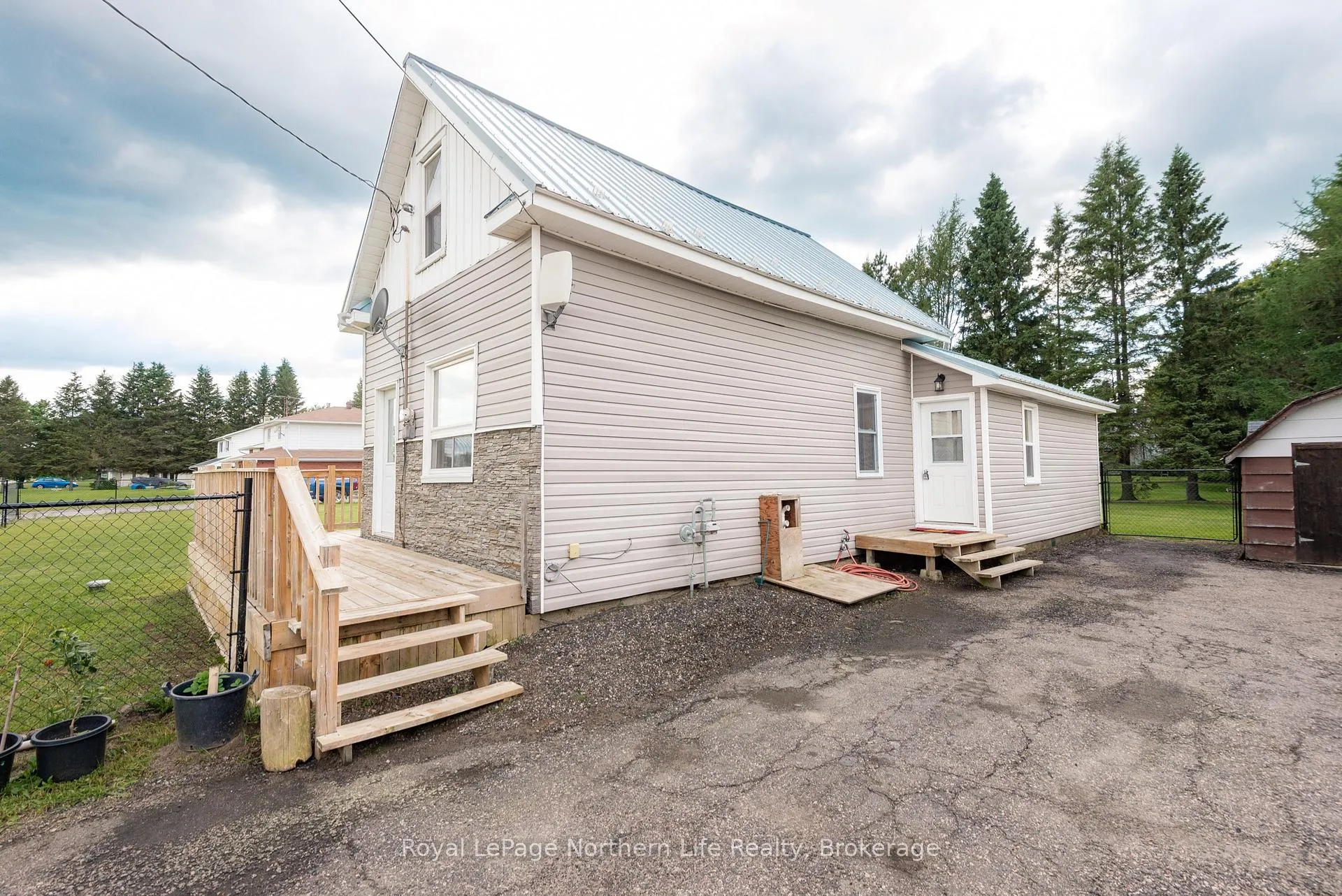 Photo 5 of 176 Main Street W, Powassan, Trout Creek — HOMEH