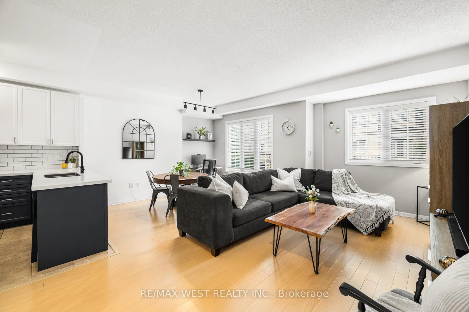 Photo 4 of Unit 85, 1250 St. Martins Drive, Pickering, Bay Ridges — HOMEH