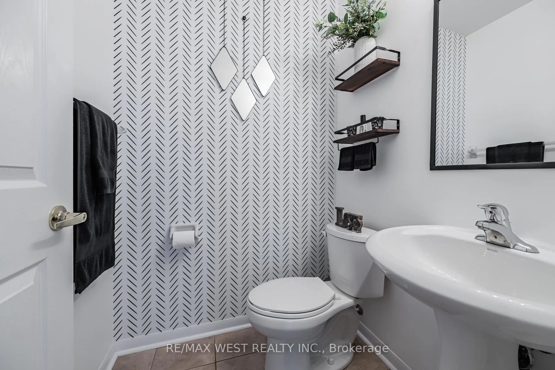Photo 7 of Unit 85, 1250 St. Martins Drive, Pickering, Bay Ridges — HOMEH