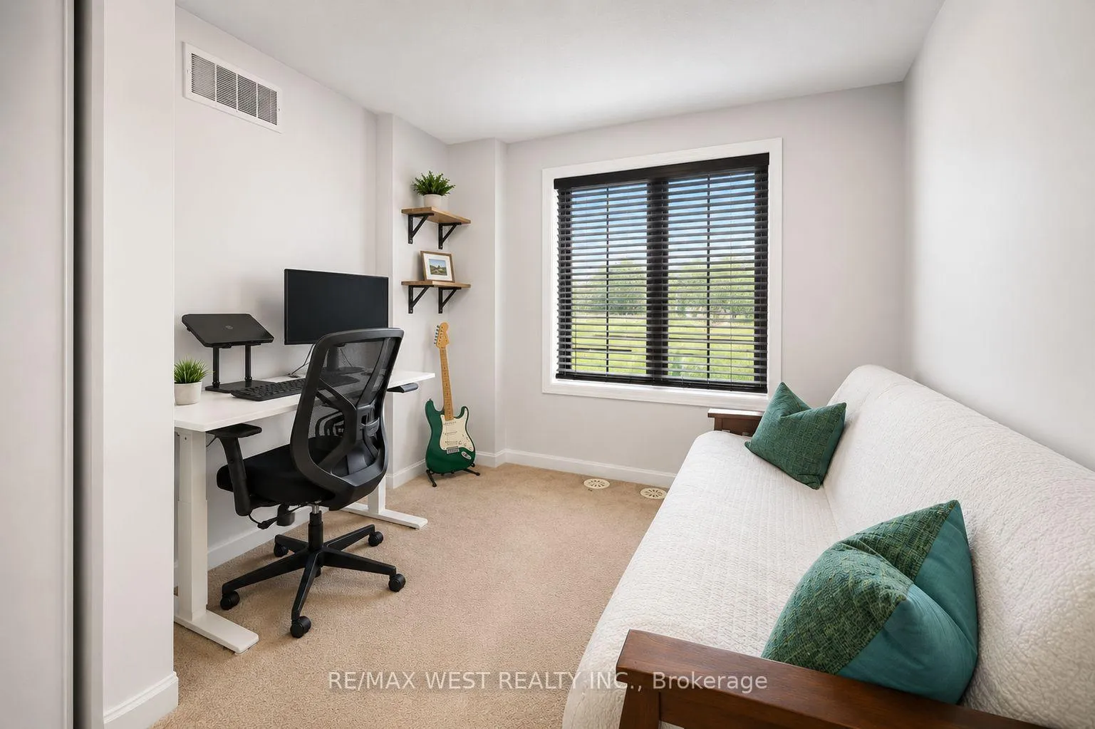 Photo 11 of Unit 85, 1250 St. Martins Drive, Pickering, Bay Ridges — HOMEH