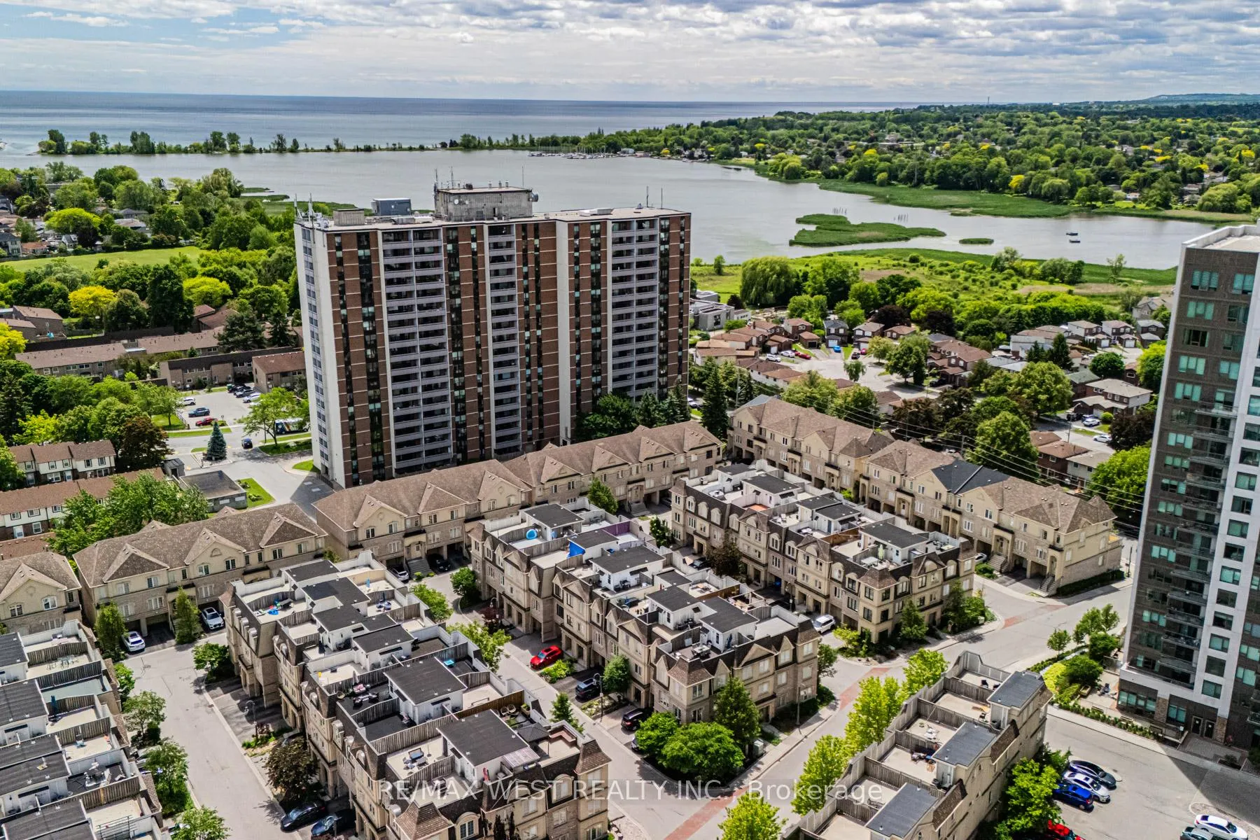 Photo 16 of Unit 85, 1250 St. Martins Drive, Pickering, Bay Ridges — HOMEH