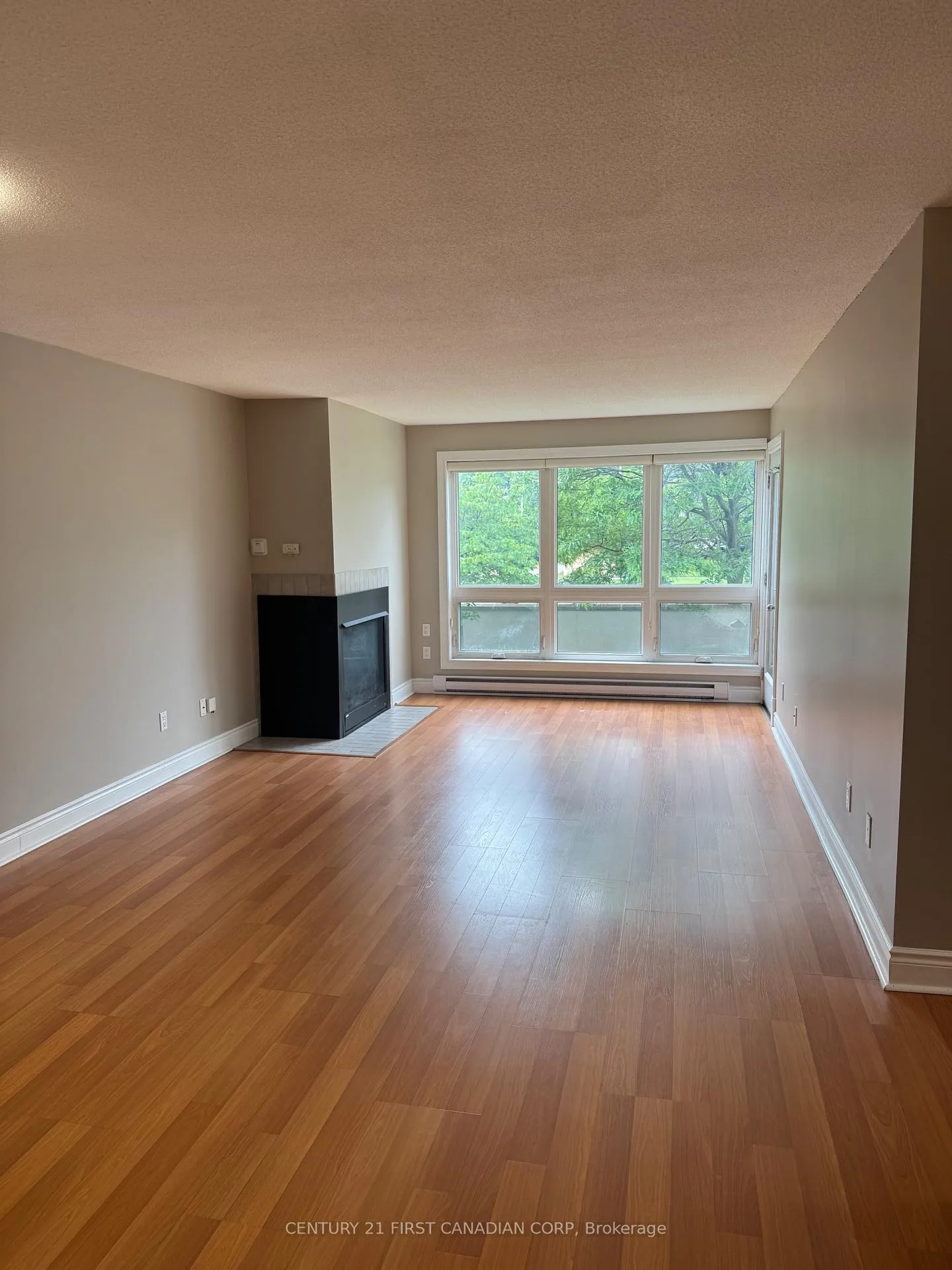 Photo 2 of Unit 206, 5 Jacksway Crescent, London, North G — HOMEH